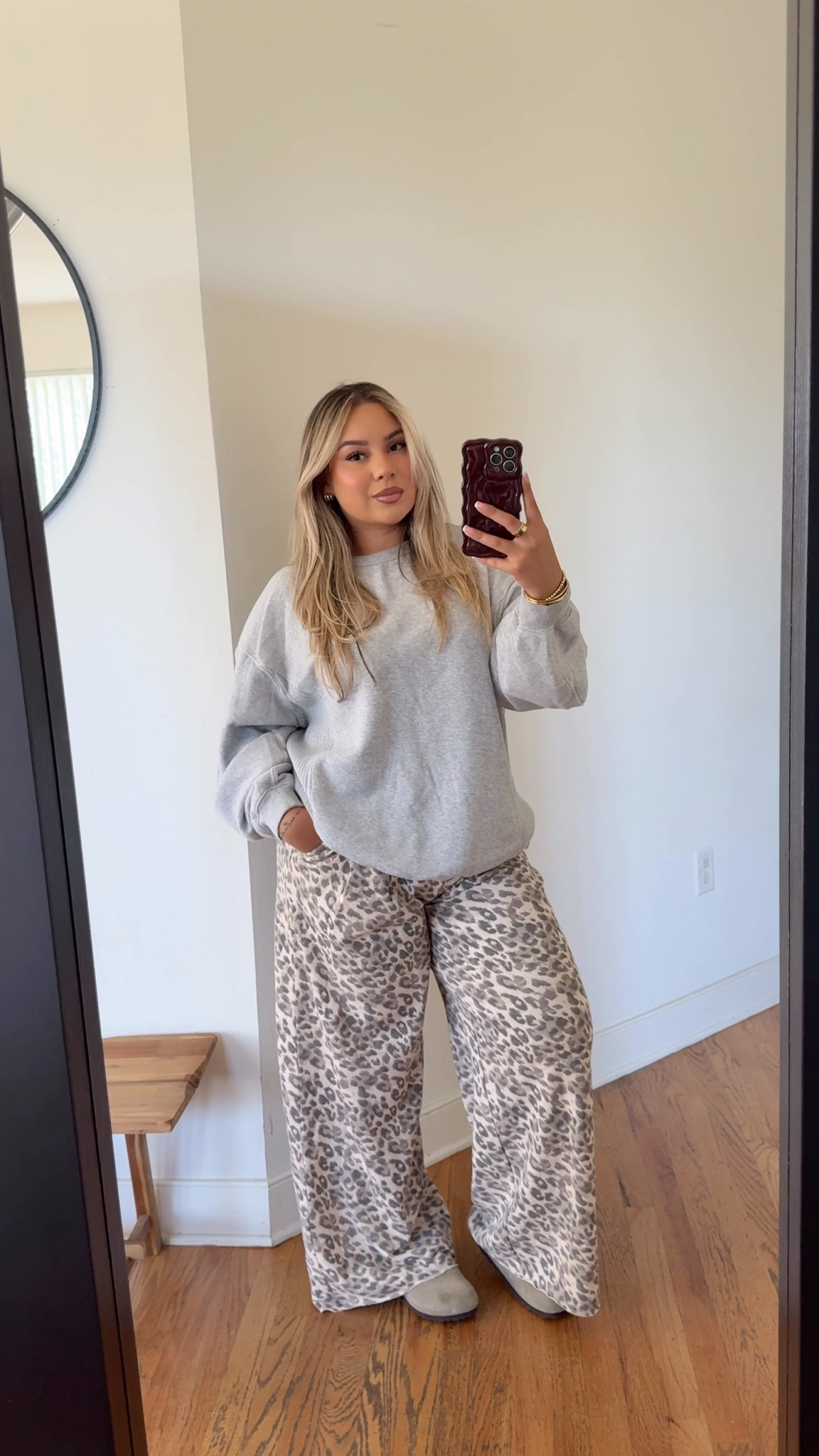A comfy chill outfit🩶 sizing ⬇️ 

Sweater: S 
Sweats: M 

#LTKMidsize #LTKSeasonal #LTKStyleTip