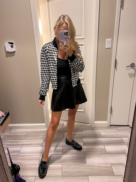 My look for day 3 of LTKCon. Wearing small in jacket and small in this vegan leather skirt. Love this fall as it from the Bloomingdales 

#LTKSeasonal #LTKCon #LTKsalealert