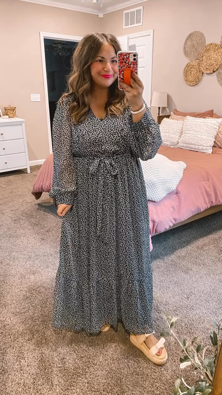 This dress works great with sandals, but will be so cute with boots for fall & winter! Such great quality. Definitely fits oversized.

sandals: fit a tad oversized // wearing a 5
dress: fits oversized // wearing a large

#LTKFindsUnder100 #LTKFindsUnder50 #LTKStyleTip