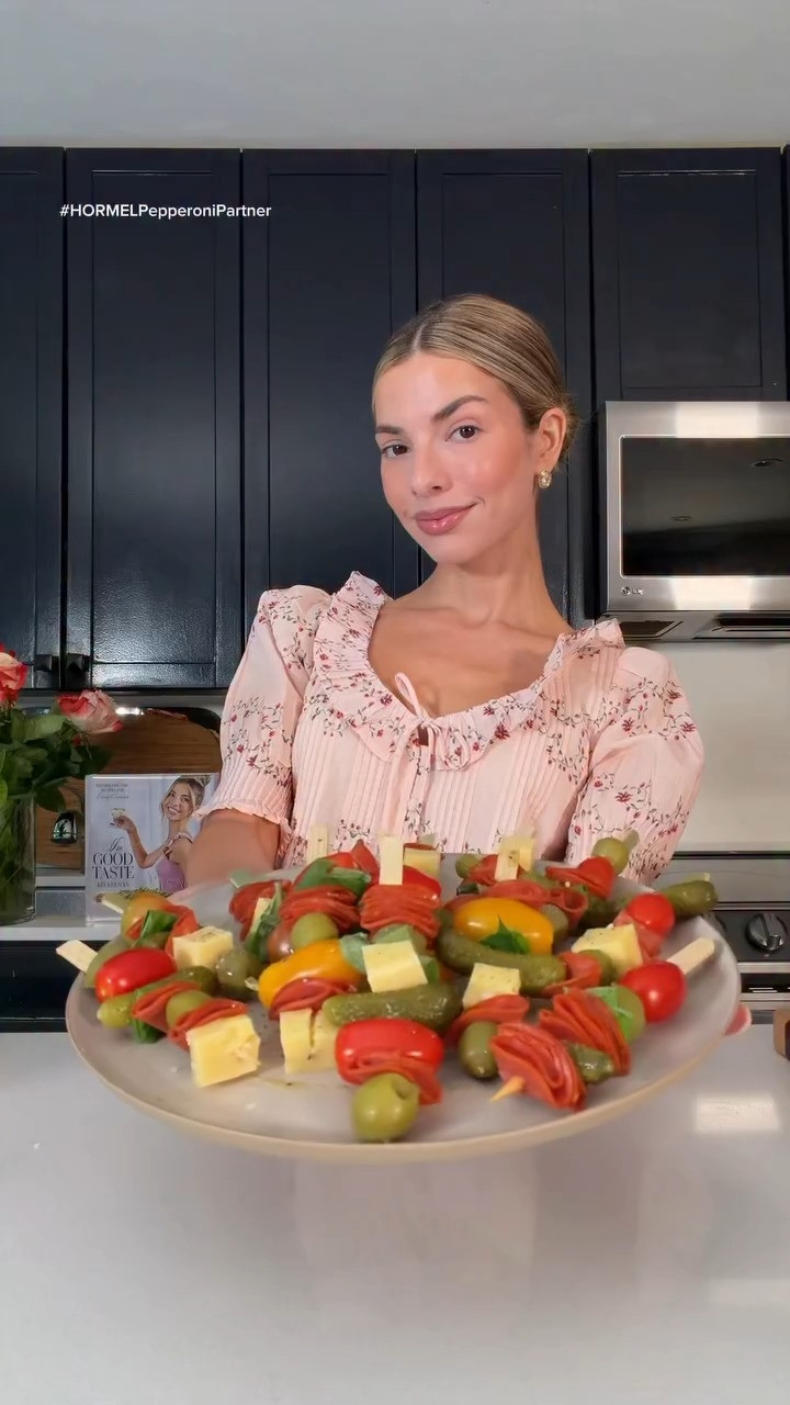 the ten minute appetizer that deserves to be at every cocktail party featuring @hormelpepperoni #HORMELpepperonipartner 

 