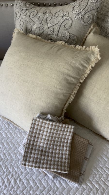 Unboxing 
Natural Linen Pillow Covers 
And kitchen wash cloths

Amazon basic home finds 
Wash cloths 
Pillow covers 
Kitchen 
Home Decor 

#LTKfindsunder50 #LTKsalealert #LTKhome