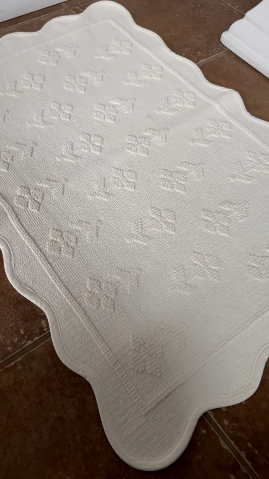 Love this Threshold bathmat, and the fact that it has a non-slip backing. 

#LTKHome #LTKFindsUnder50