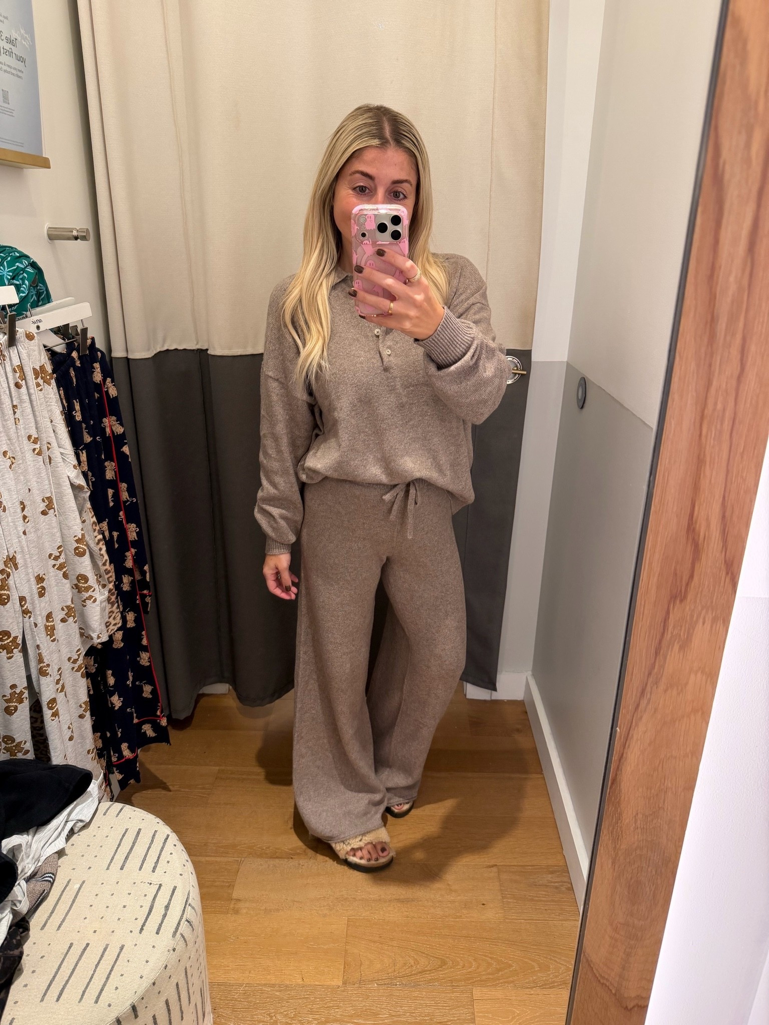New @Aerie matching set
Size xs
Fall outfit