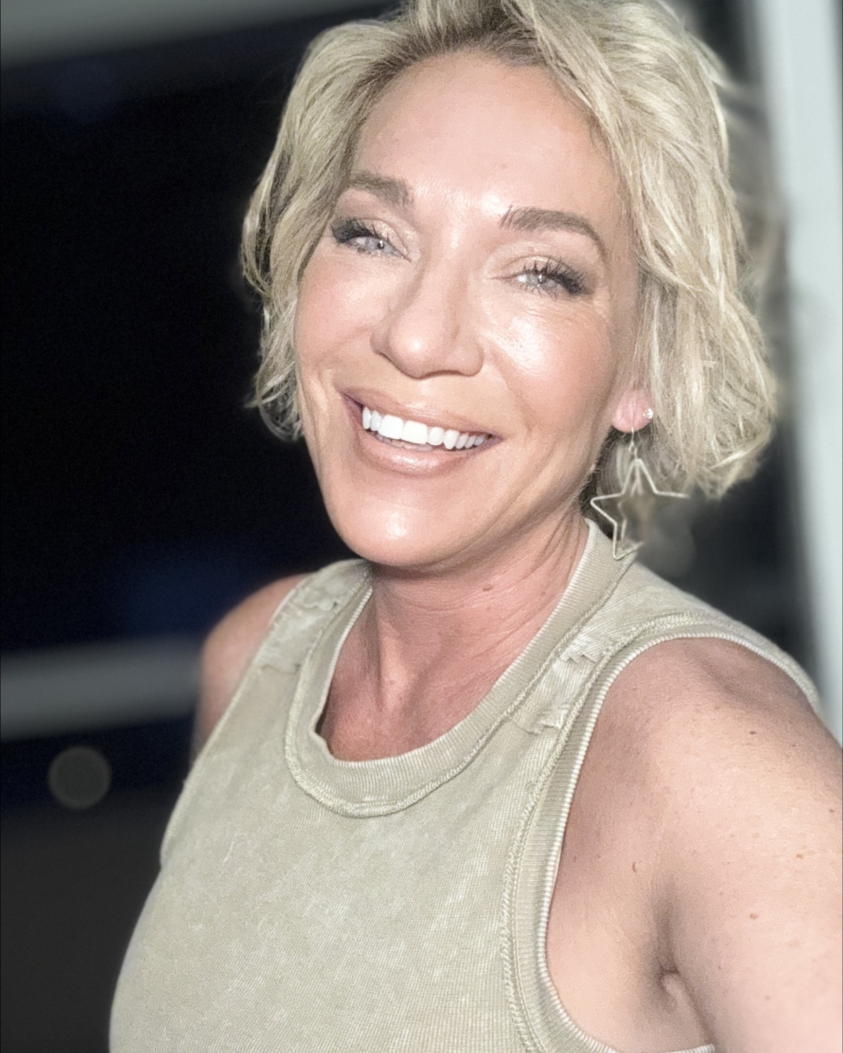 Just because the temps are dropping doesn’t mean style has to. This sleeveless beauty from Buckle is one of those year-round staples that works under anything, from jackets, to flannels, to cardigans, you name it. Pretty on its own, perfect layered up.

#LTKFindsUnder50 #LTKOver40 #LTKStyleTip