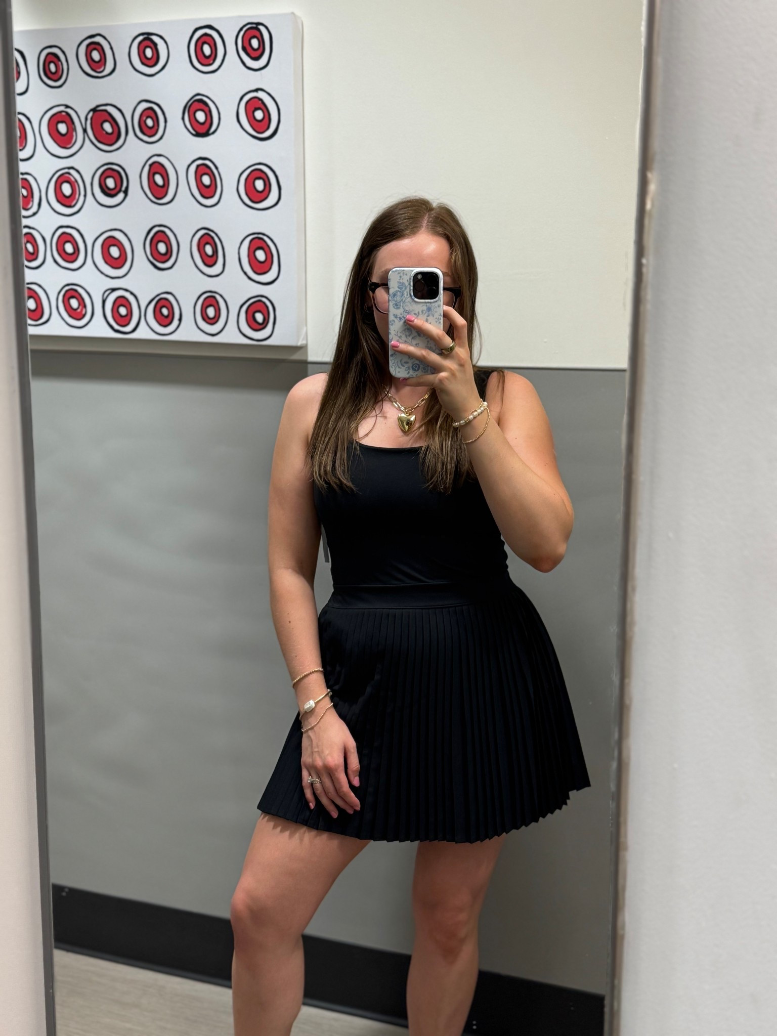 Pleated athletic dress with built in shorts! Perfect for running errands, bday parties, walks, etc! 💛