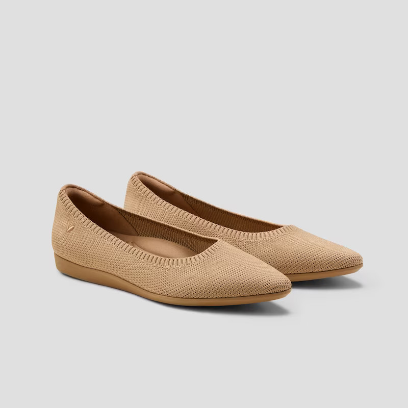Lightweight Pointed-Ballet Flats (Aria Walker) | VIVAIA