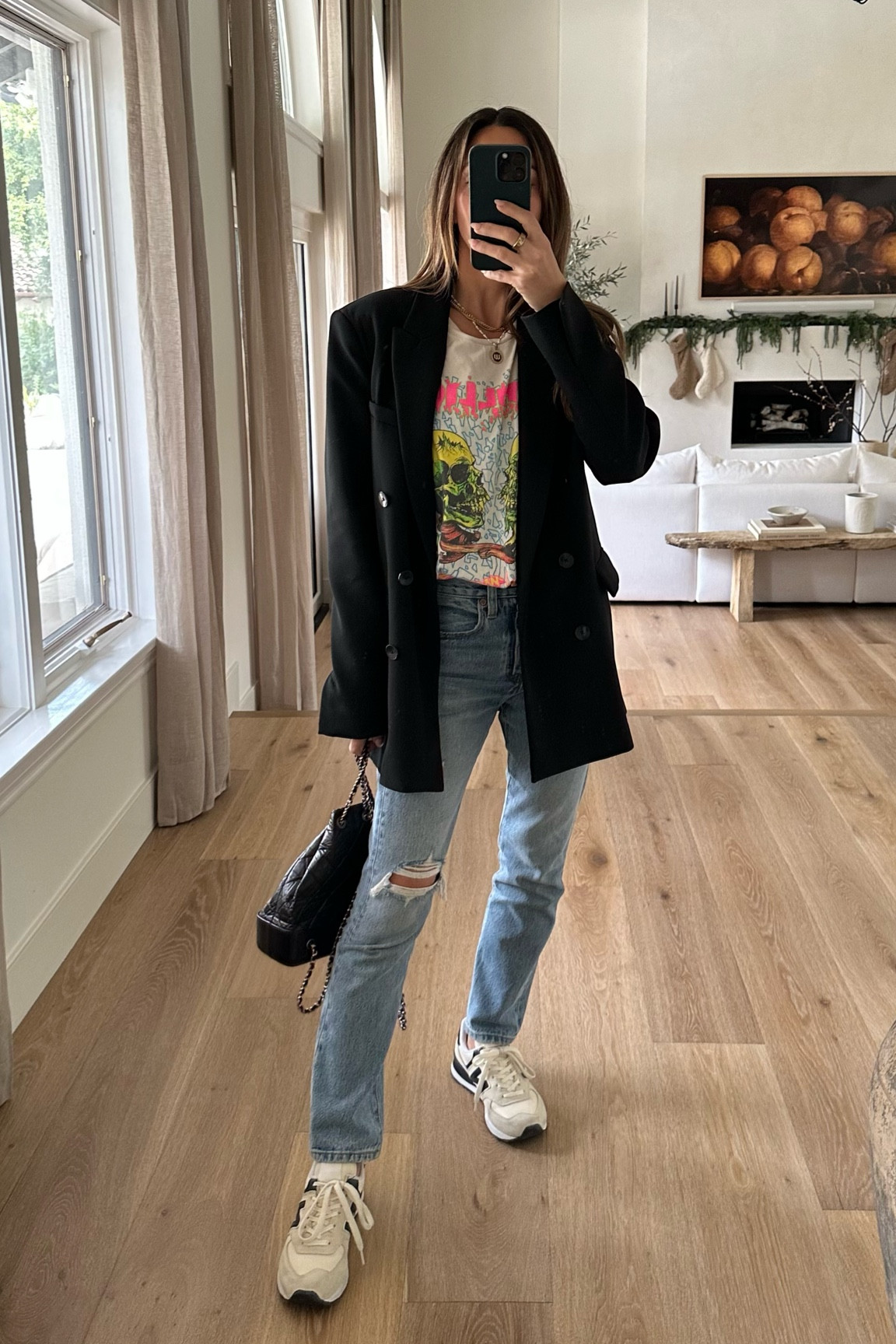 Tee - small
Jeans - 25
Blazer - small
Sneakers - 37
