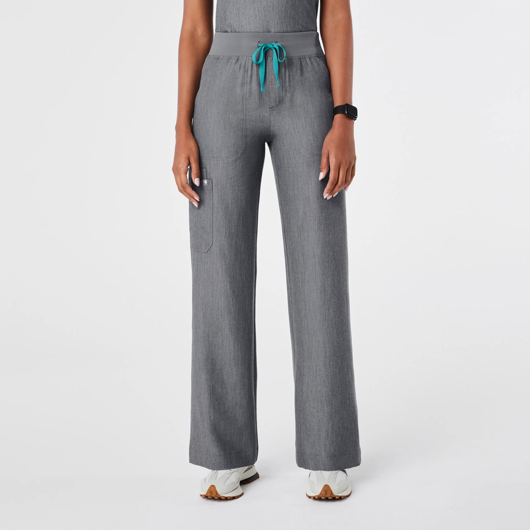 Women’s High Waisted Isabel Wide Leg Scrub Pants - Graphite · FIGS | FIGS