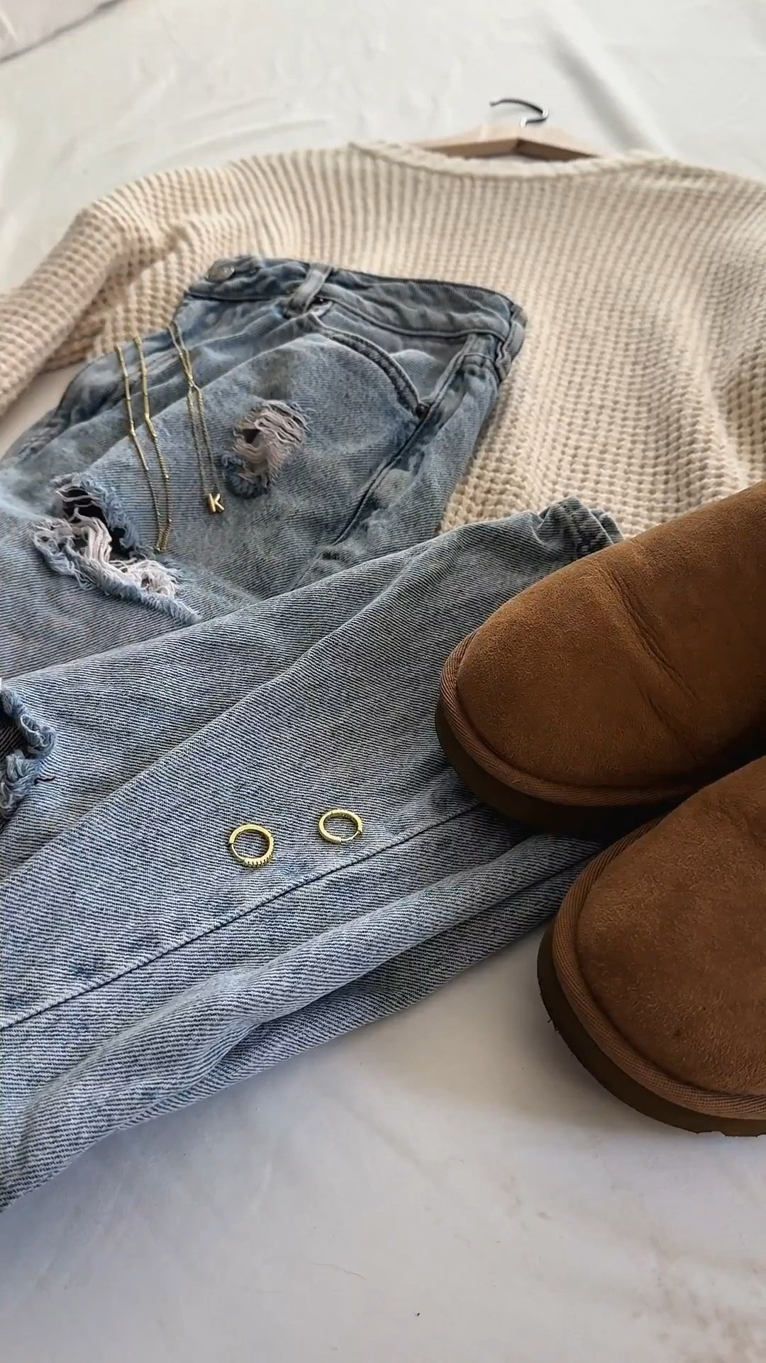 Cozy neutrals & soft denim are my go to winter uniform 🤎✨ Whether it’s coffee runs or weekend errands, these pieces just work together every time. #LTKFallFashion #WinterStyleInspo #CozyChic #OOTD #LTKFinds #NeutralOutfits

#LTKCyberWeek #LTKGiftGuide #LTKHoliday