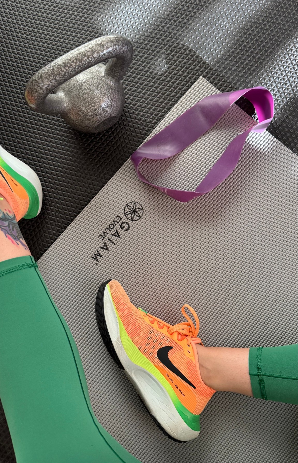 Morning routine ✔️
Sneakers are old but I did find them on StockX my fav running sneakers
Bands and kettle bells linked similar yoga mat 👌🏽


#LTKmorningroutine #LTKfitnessgoals #LTKU