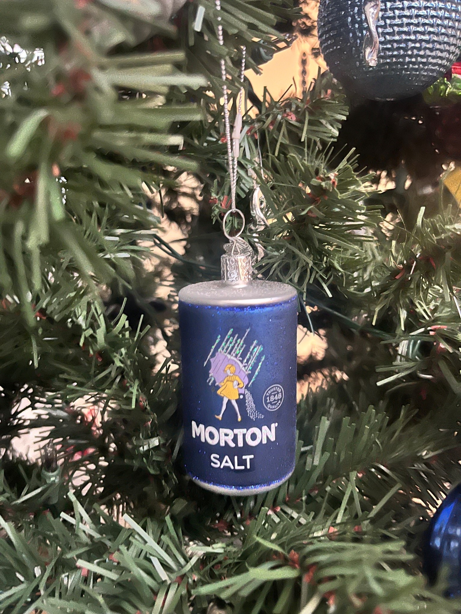 Ok this is definitely my last Christmas tree additive…🫢