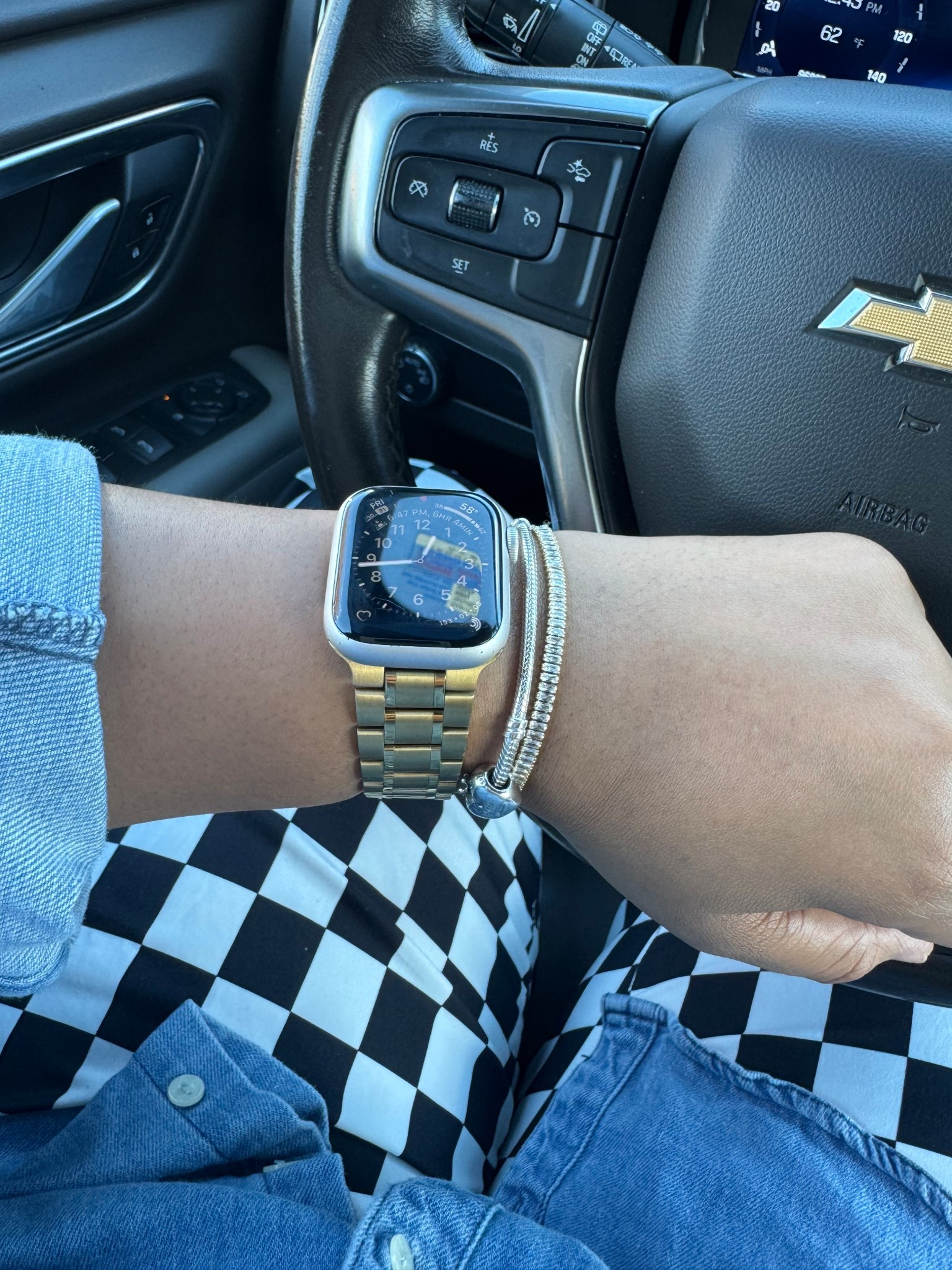 I love my Apple watch but I also love the look of a classic watch band. This one is perfect. Easy to remove and add links I love it! 