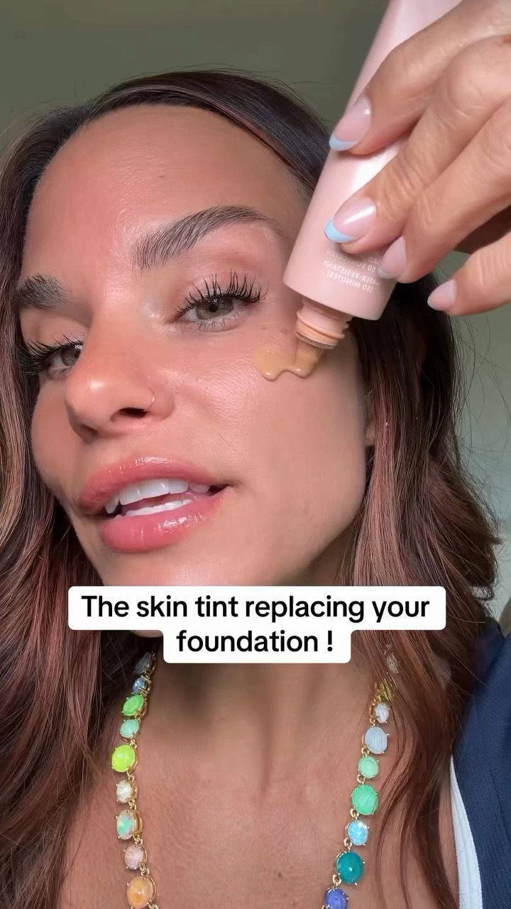 SPF, coverage, and glow in one step. ✨

The @elfcosmetics Halo Glow Skin Tint SPF 50 gives lightweight coverage while protecting your skin, leaving you with that natural, radiant finish all day.

Perfect if you want your skin to look like skin… just better.

Comment “GLOW” and I’ll DM you the shop link. 💌

#taylorbecker #taybeckerbeauty #charlestonsc #skintint #glowymakeup