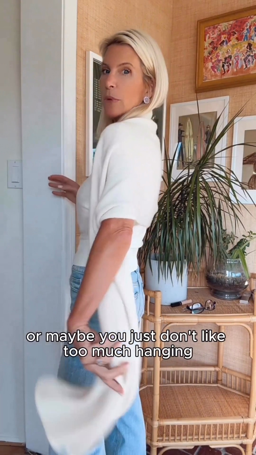 Quick tip: it’s not just the wrap—it’s how you tie it. Drape it over your shoulders, secure it neatly in front, and it instantly goes from thrown-on to put-together chic.