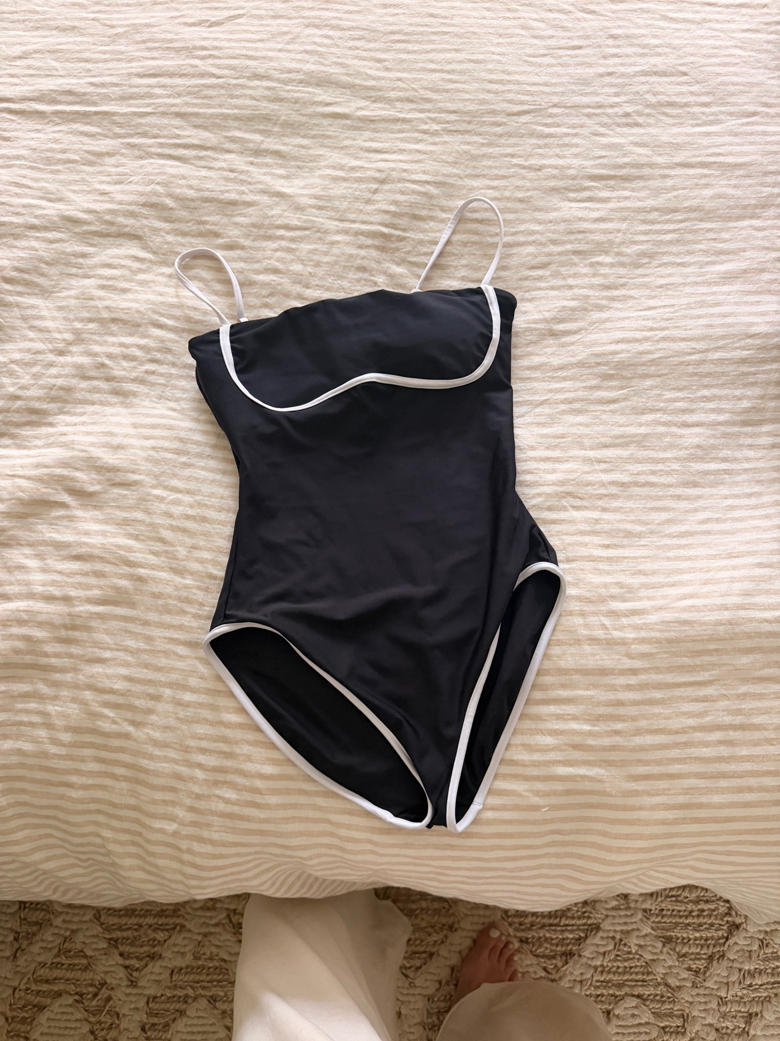 What I wore to the pool

I sized up to a 6 and would recommend sizing up one size

#LTKSwim