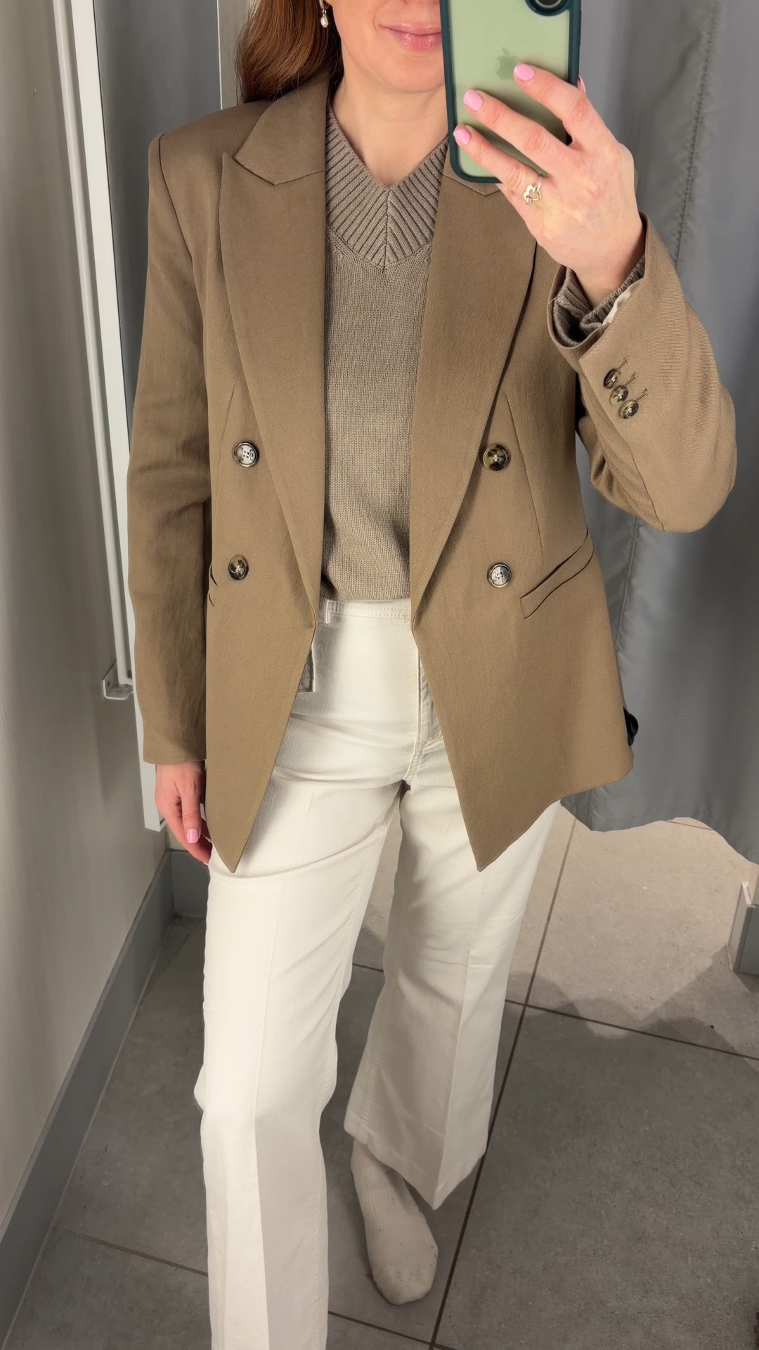 This new in H&M look is the definition of effortless chic. A soft camel blazer layered over a textured knit, paired with creamy white trousers for that clean, elevated neutral palette. It’s the kind of outfit that works for coffee runs, casual meetings, and everything in between. Neutral tones = instant polish ✨ Easy layering = perfect for spring weather. Shop this H&M outfit and my favourite spring neutrals through my LTK.

#LTKspring #LTKuk #LTKstyletip