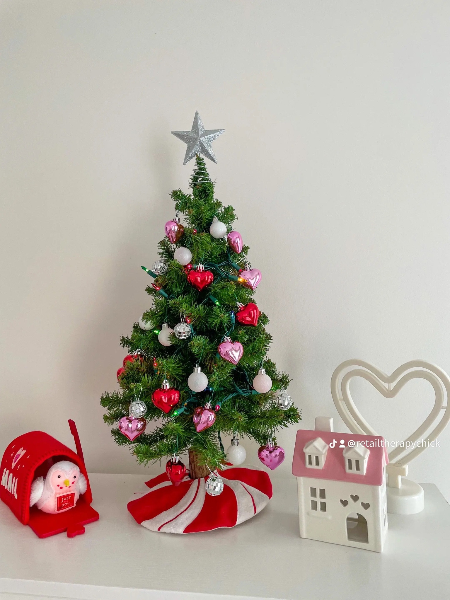 Valentines core 🎀

#vdaydecor
#valentinesdayfinds
#targetfinds
#athomefinds 

#LTKhome #LTKkids