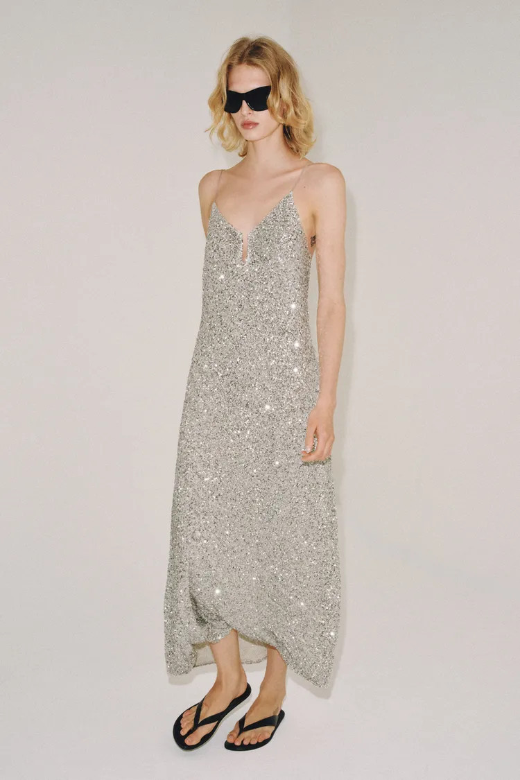 Model height: 179 cmZARA WOMAN COLLECTIONV-neck dress with thin straps. Matching inner lining. St... | Zara IT