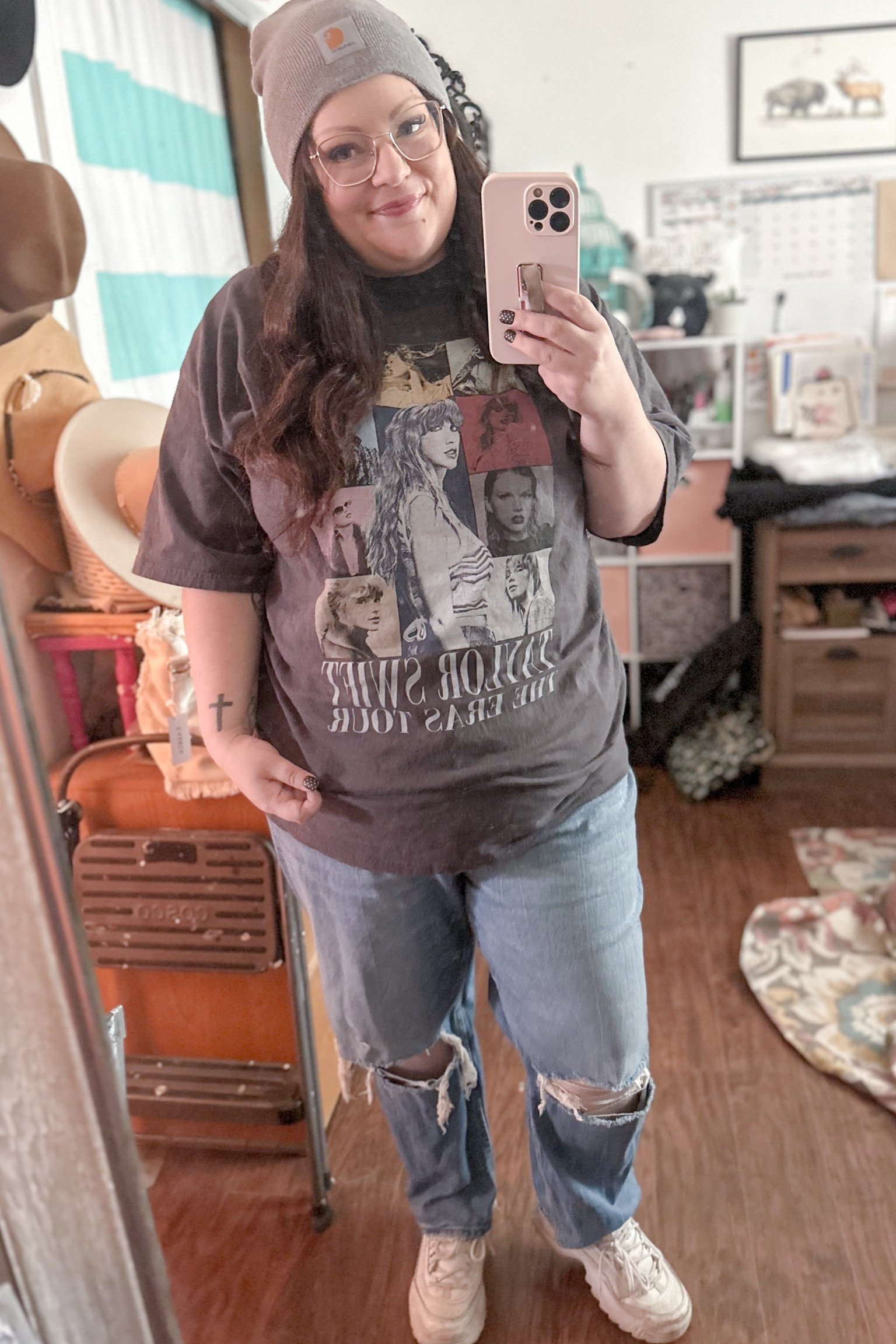 Saturday go to - comfy Abercrombie jeans, graphic tee + beanie! 

#LTKplussize #LTKmidsize #LTKstyletip