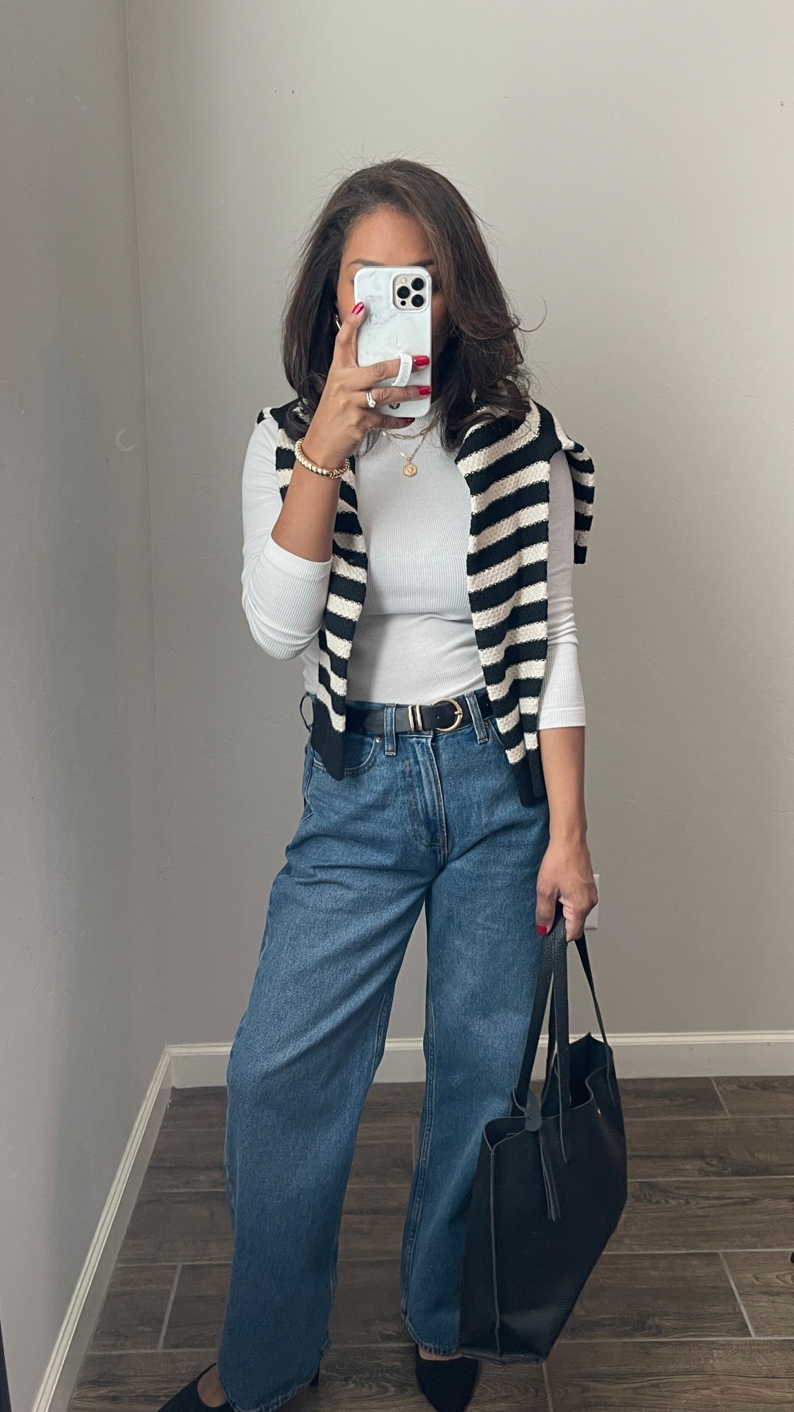 Abercrombie is 25% off and stackable with other sale items on this app! I wear a size 27 regular in all denim. My denim shorts are a 27 regular in curve love. My tops are all a size small! 

 

W #ltkspringsale #ltksalealert #ltkfindsunder50