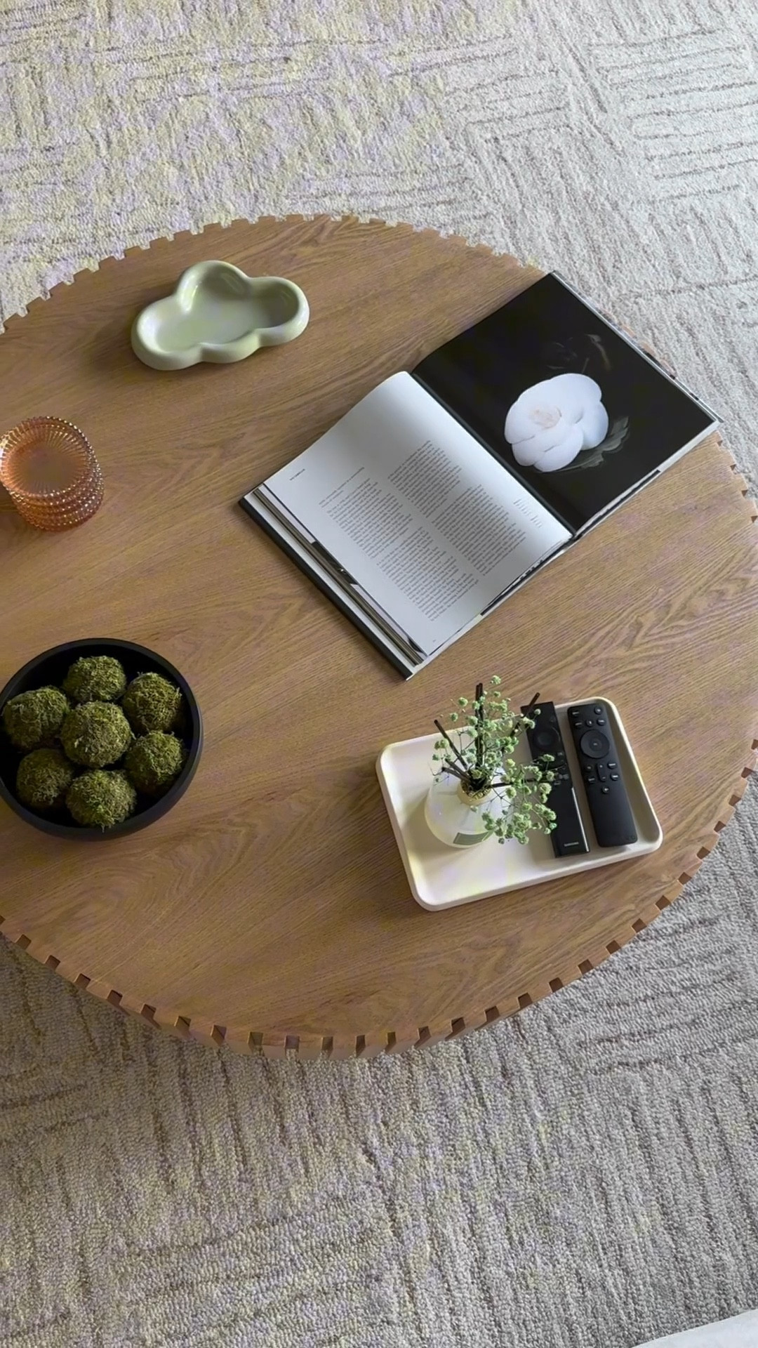 Styling a coffee table 

#LTKHome #LTKStyleTip #LTKU