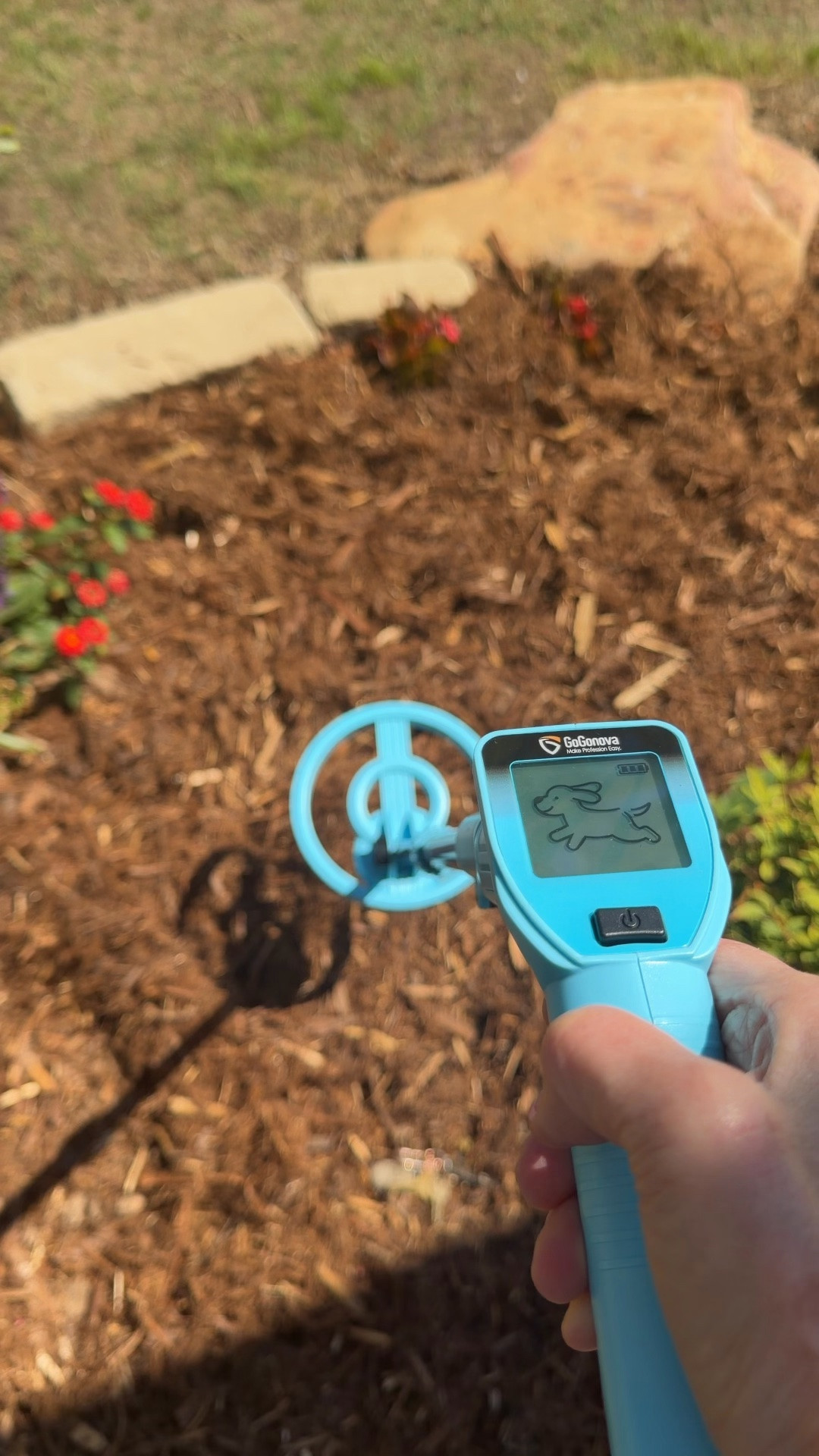 This kid metal detector works and it’s fun to use