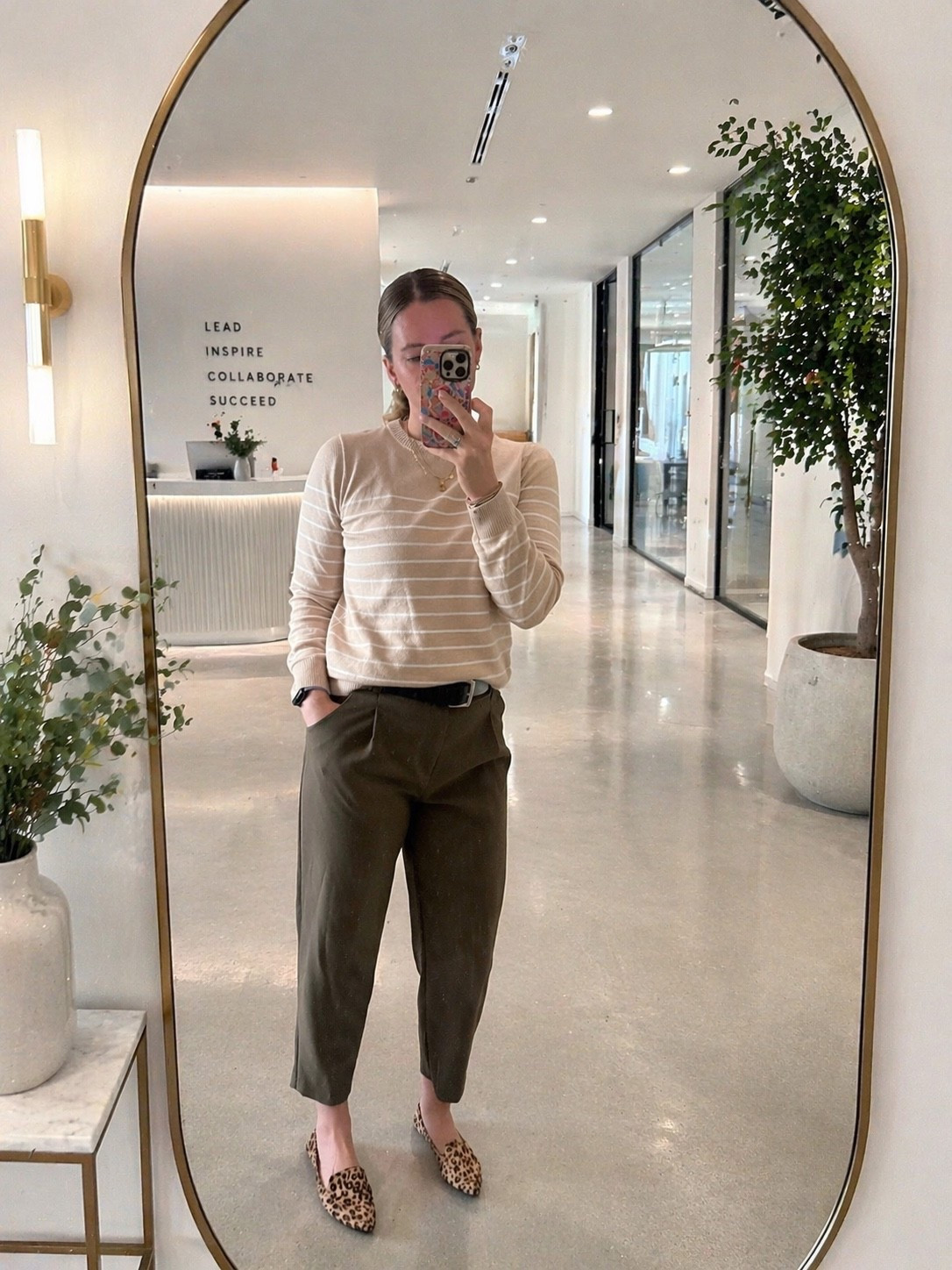 Office fit. 
Pants - Zara 
Top - Amazon 
Shoes - Steve Madden 

#LTKootd