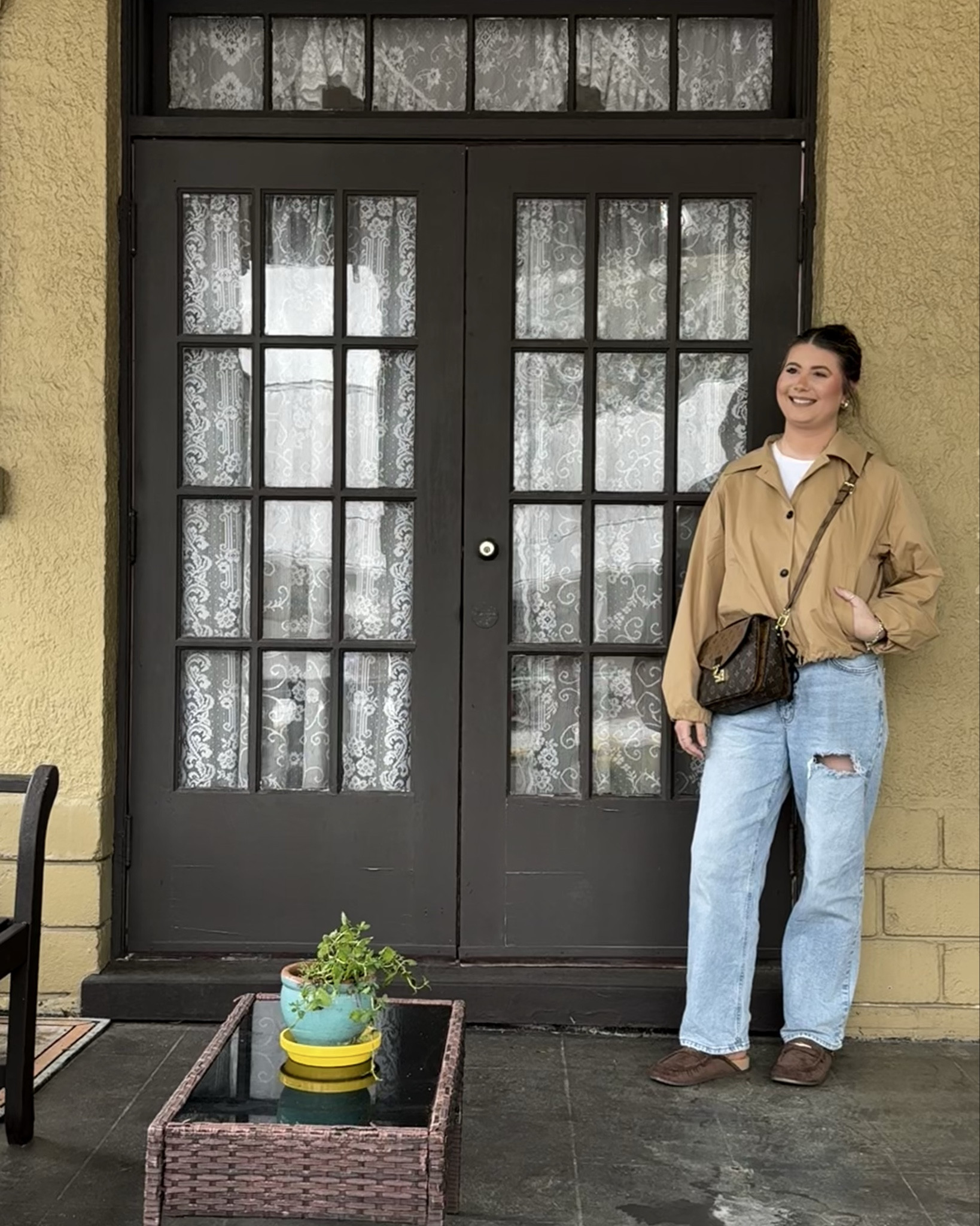 Rainy day fit☔️ love any excuse to wear a cute cropped trench coat 🧥 giving casual chic 


#trendy #trendystyle #croppedtrench #trenchcoat #rainyday #rainydayfit #casuallook #casualstyle #casualchic

#LTKdayinmylife #LTKSeasonal #LTKootd