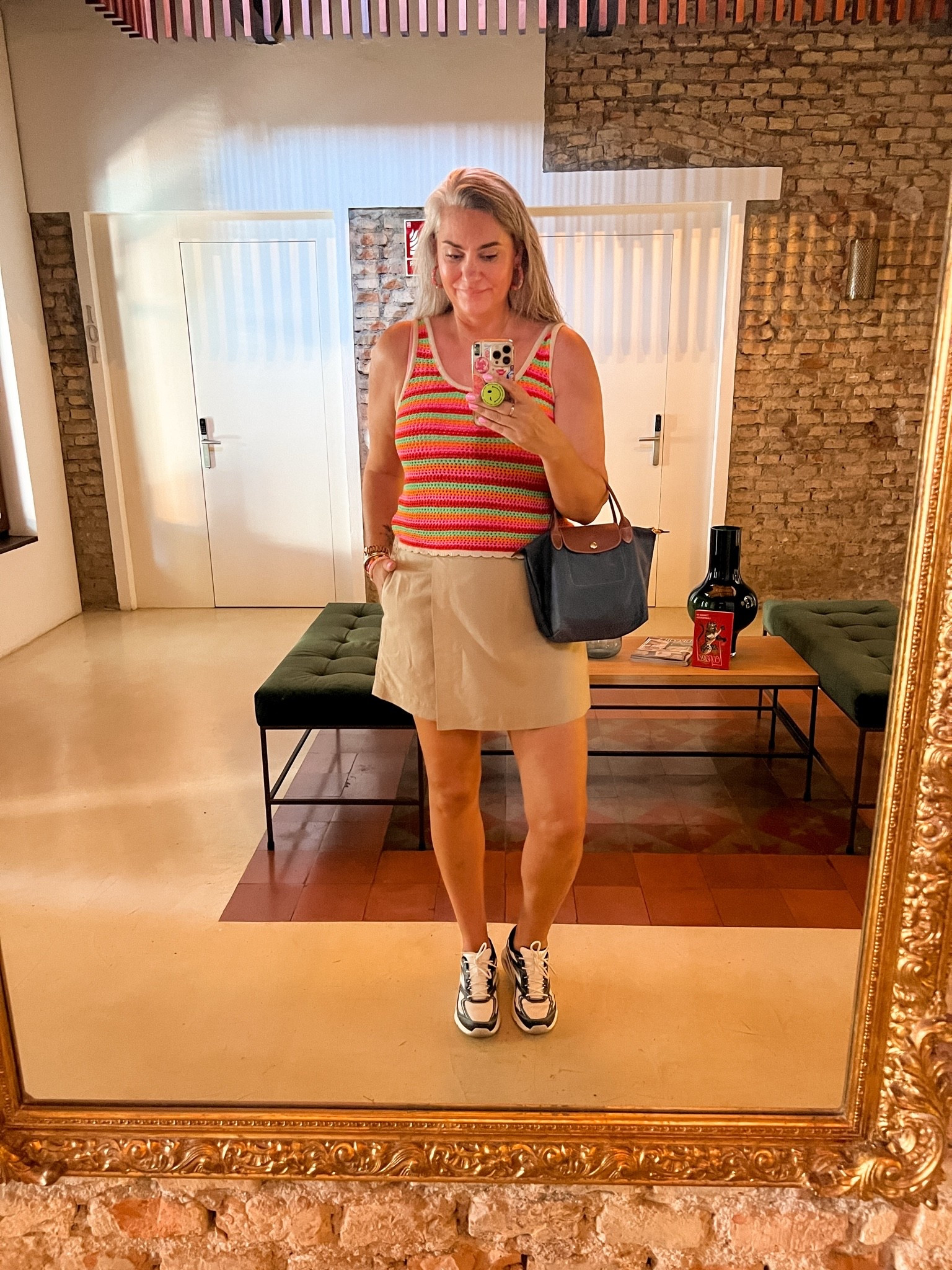 OOTD - Woensdag. Gehaakte top in groen, oranje, rood en roze streep (Primark, M), beige skort (xl), Skechers sneakers en Longchamp le Pliage tas.

#LTKnederlands #LTKeurope #LTKtravel