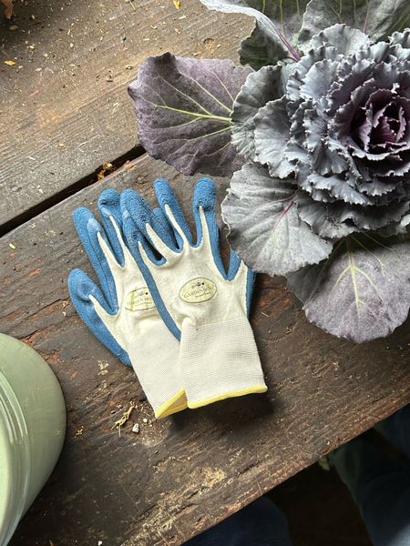 Perfect gardening gloves! I wear size M