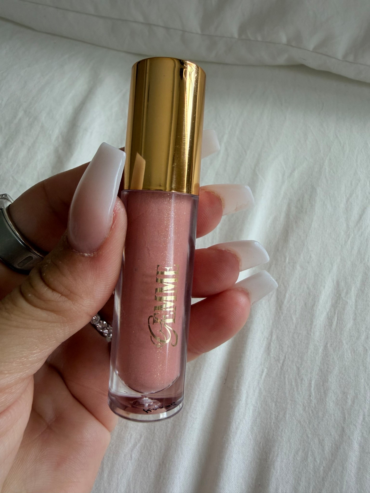 One of my current beauty favorites 🤍 I’ve been reaching for this gloss non stop lately. It gives the prettiest shine without feeling sticky, and it instantly makes your lips look fuller, smoother, and so hydrated ✨



#LTKselfcare #LTKgrwm #LTKmorningroutine