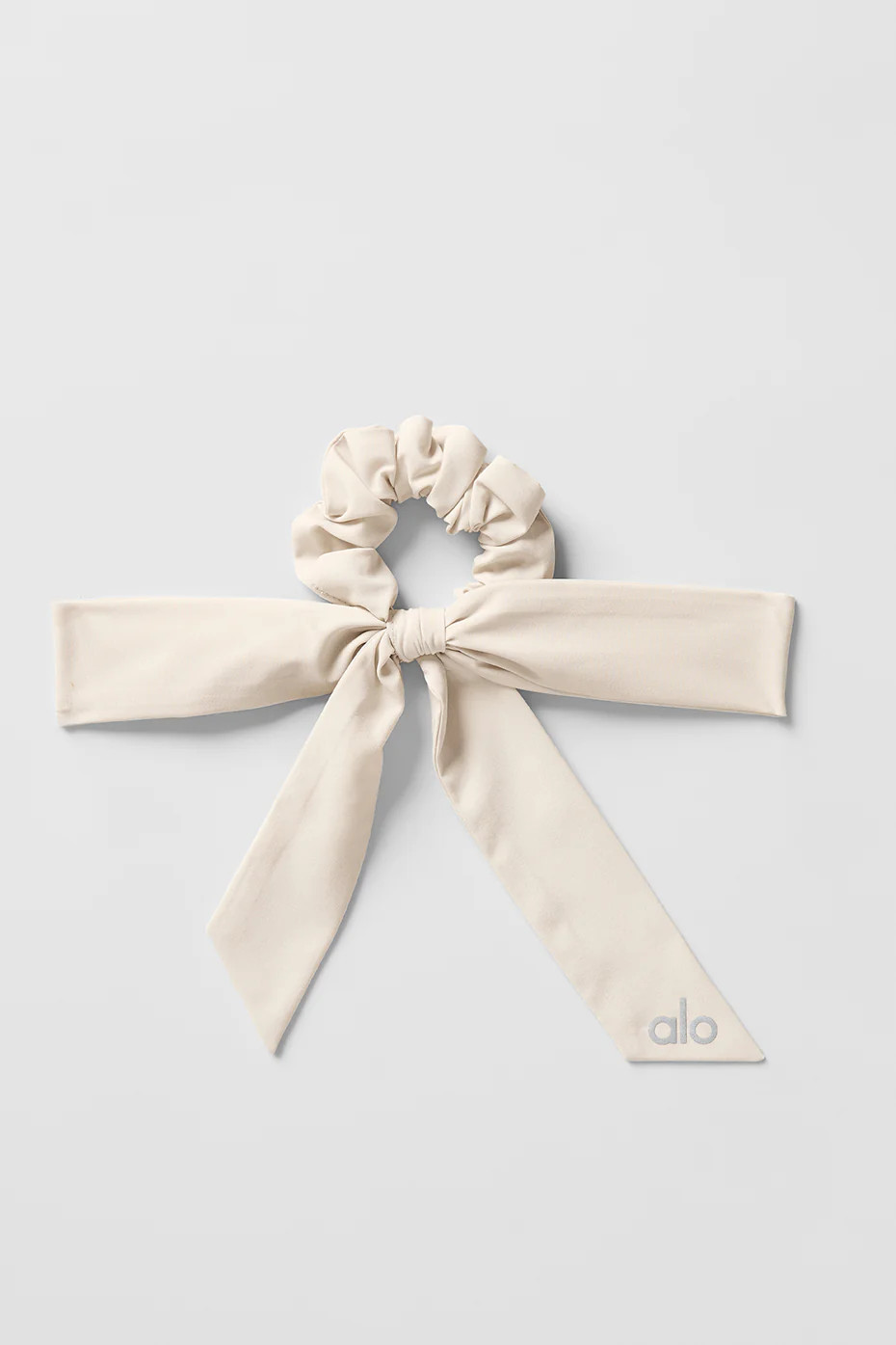 ALO | Love Knots Tie Scrunchie in Bone Beige | Alo Yoga (US)
