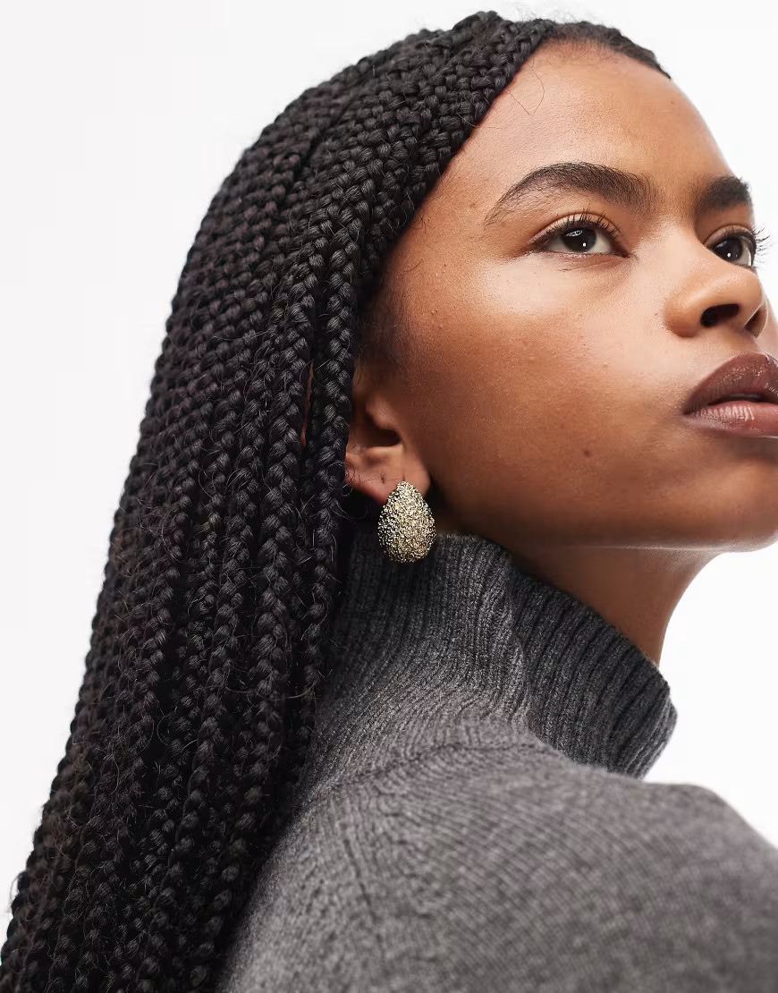 & Other Stories big teardrop textured hoop earrings in gold tone | ASOS (Global)