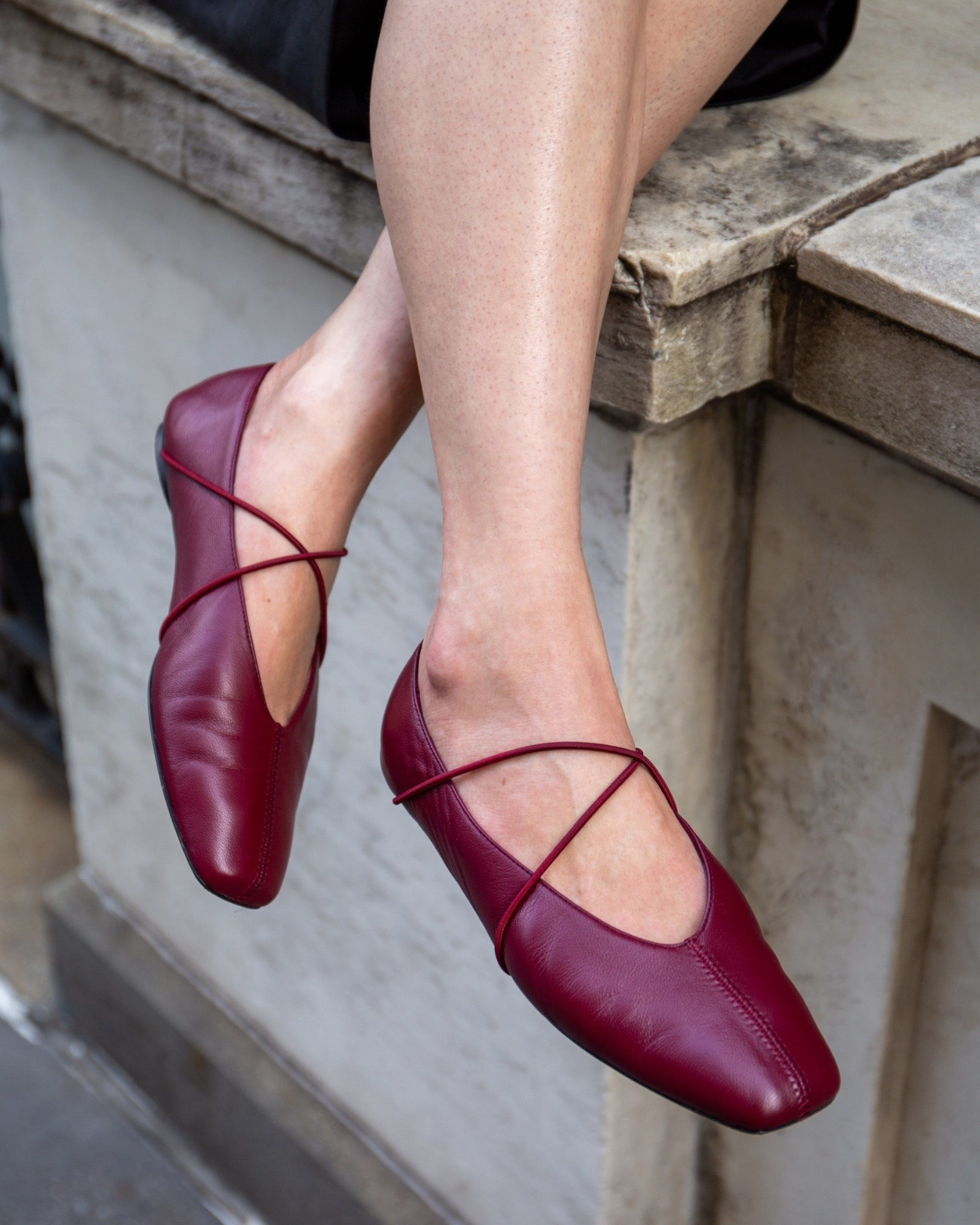 The Una @mgemi 🍷🍇 

This modern ballet flat is unstructured by design, so it moves with your foot—not against it. Also worth mentioning, they are lined in the back with suede to be extra-gentle against your heel and added rubber sole inserts to be extra-durable against city streets.

#outfitinspo #burgundy #stylingtips #mgemi #ltkshoecrush #balletflats 



#LTKShoeCrush #LTKStyleTip #LTKPetite