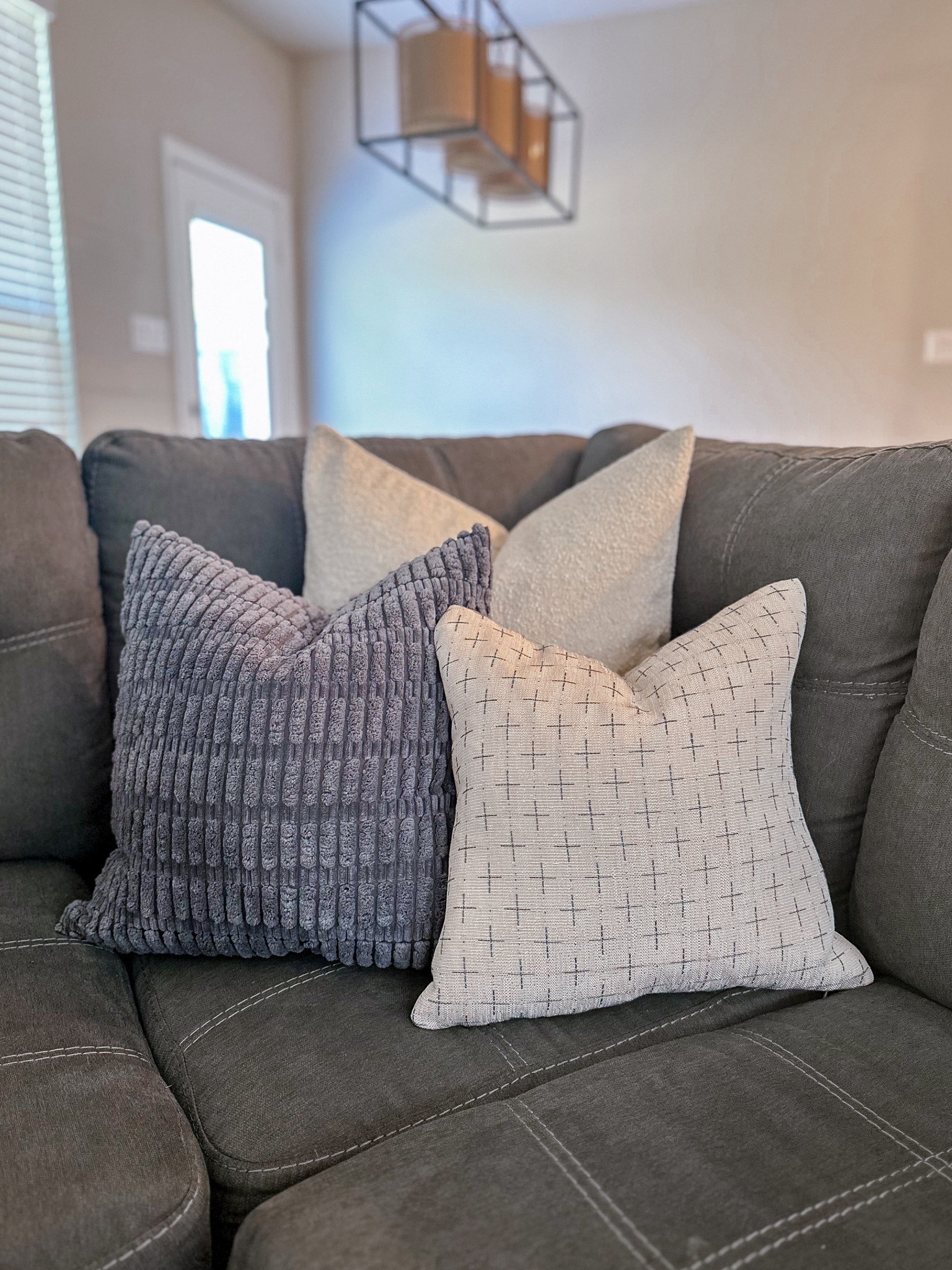 new couch pillows from amazonAmazon 🛋️ 

24 x 24 insert for 22 x 22 cover 
20 x 20 insert for 18 x 18 cover  
18 x 18 insert for 16 x 16 cover 

#LTKHome #LTKHoliday #LTKCyberWeek