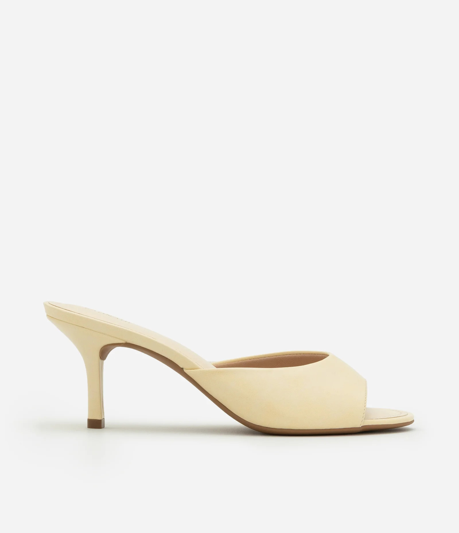 Sandália Mule com Bico Redondo e Salto Fino Amarelo - Lojas Renner | Renner (BR)