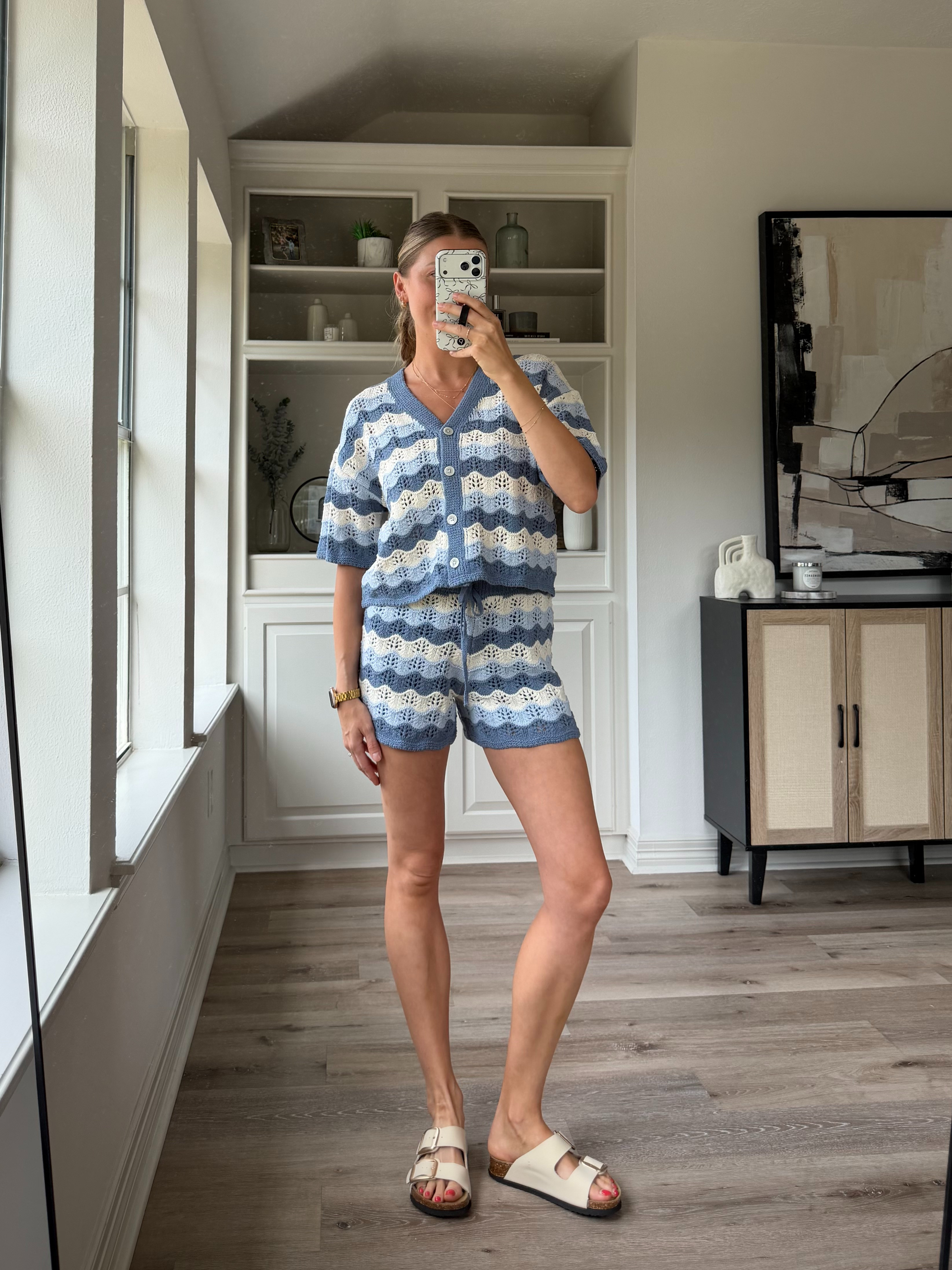 Matching set, perfect for any vacations coming up or pool day! Small in both  

 