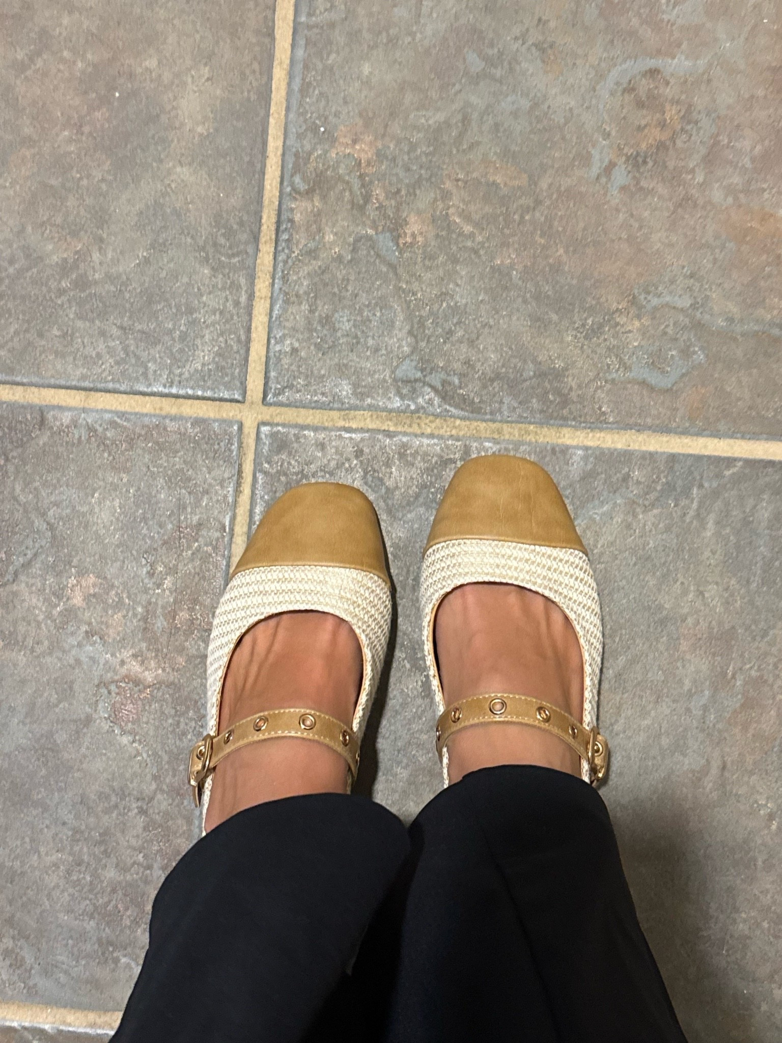 Sling back flats, size 7

From: https://shopjaeandco.com/collections/click-here-for-all-shoes/products/poker-face-flat-raffia

#LTKootd #LTKWorkwear #LTKdayinmylife