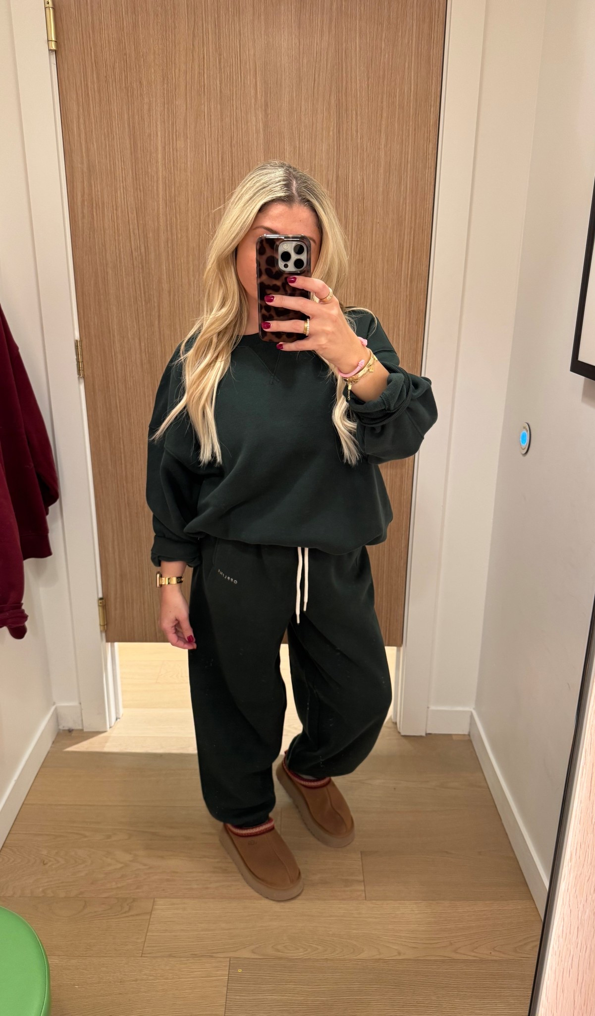 Aerie matching set
Size small
Uggs tts
Gift idea 

#LTKShoeCrush #LTKSaleAlert #LTKGiftGuide