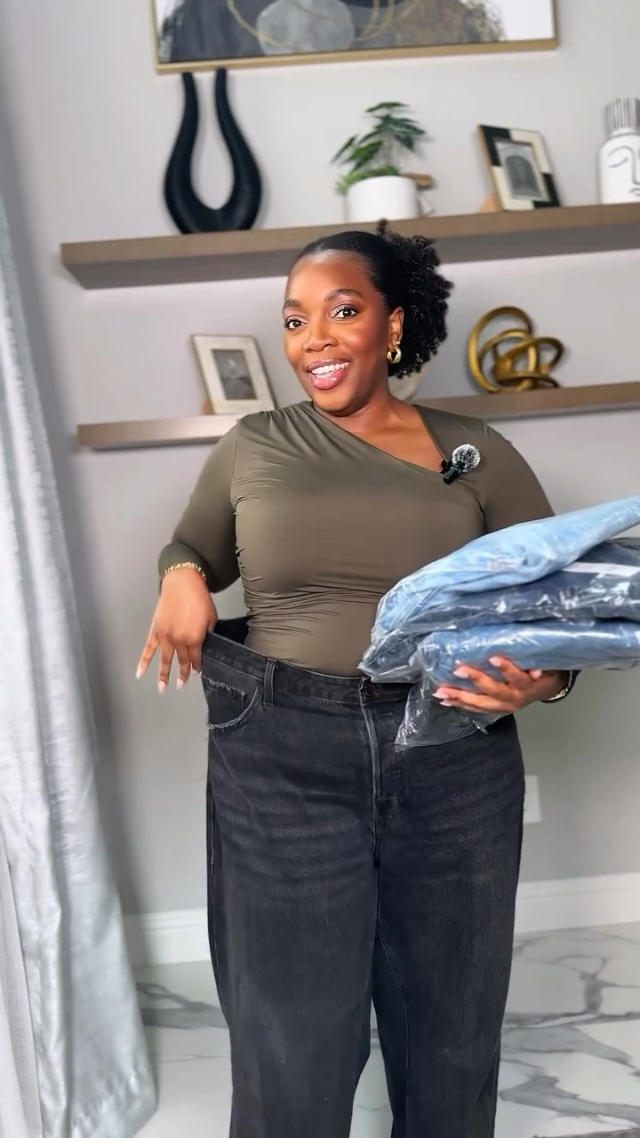 Finding the perfect pair of jeans as a curvy girl can be such a struggle. @abercrombie is always my go to for everyday jeans. 

How did I do with the ratings? ☺️

#haul #curvyfashion #curvyjeans #plussizefashion #plussizejeans #plussizecontentcreator