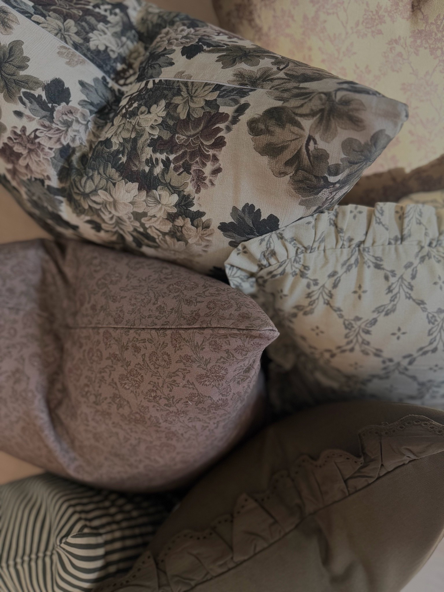 Woven Nook Labor Day sale happening for all of my sectional pillow covers and the best inserts! 10% off $75+ or 15% off $125+ sitewide 👏 

Fall pillows, down inserts

#LTKSeasonal #LTKHome #LTKSaleAlert
