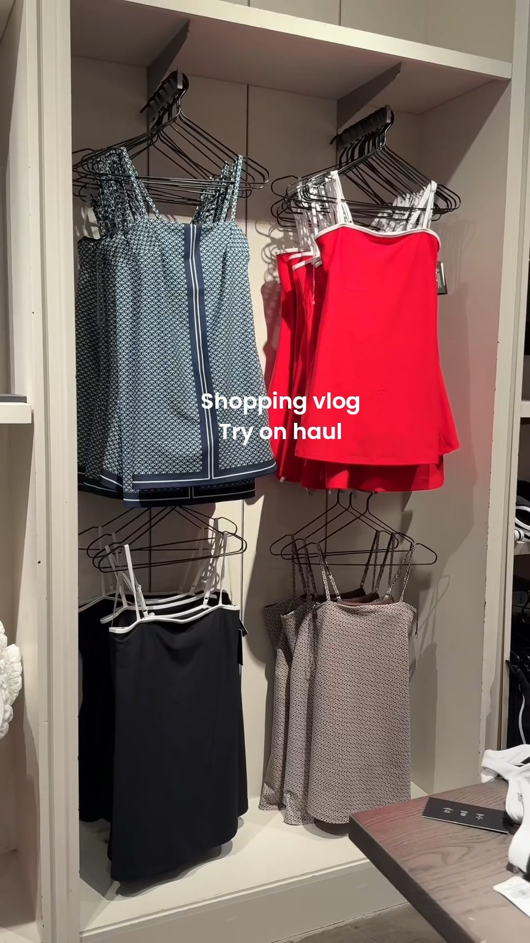 Everything I tried on at Abercrombie! 
Sizes: bikini top L, linen shorts S, cover up top XS, dad shorts 26, the loose shorts 25, blue skirt XS, scarf tube top XS, men’s tee S 


Summer clothes, spring and summer clothes, Abercrombie clothes, try on haul 