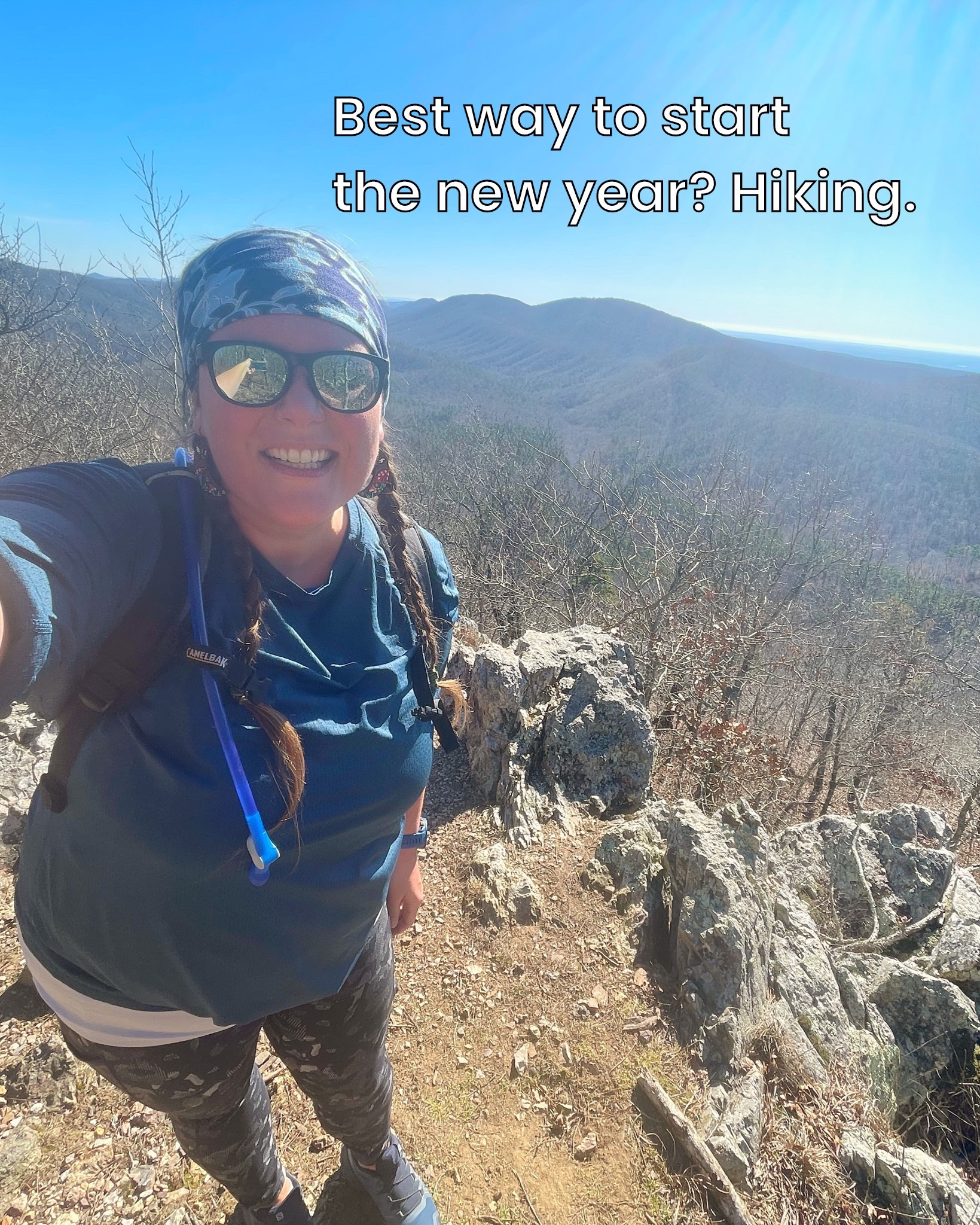 The best way to start 2026? Hiking. A first day hike is one of my favorite new year traditions! Sometimes I head out solo, sometimes it’s the whole family. What I always have? Sunglasses, my trail running shoes, sunglasses, and layers. ✌🏼 🥾 
