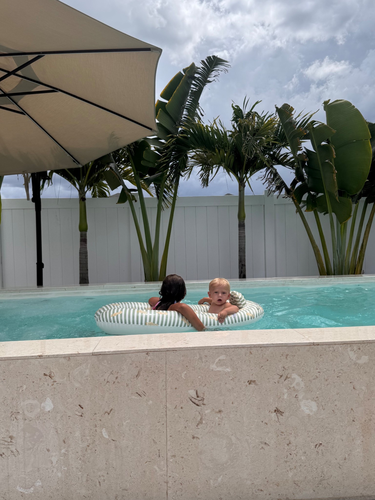 The best float to be together with your baby 😍