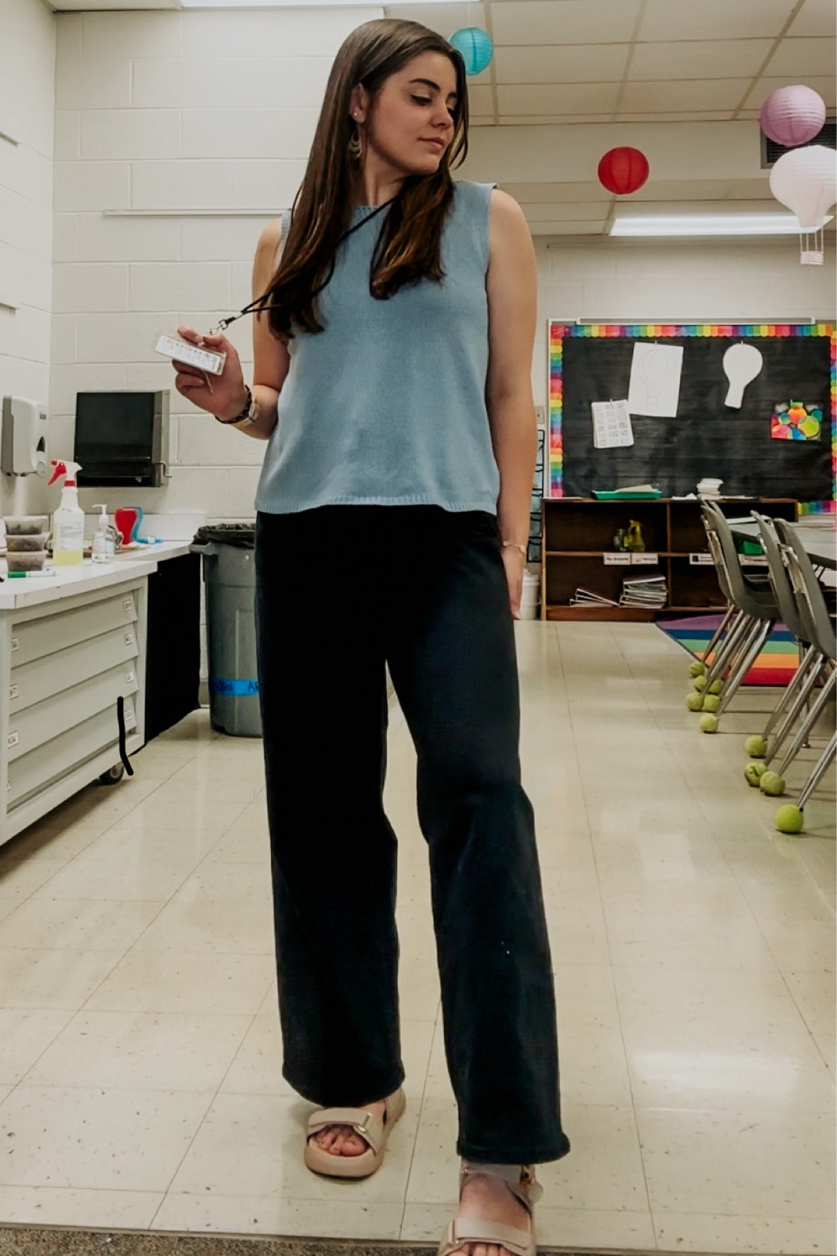 Monday fit! 
Jeans are a 4 
Shirt is a M
Shoes are TTS

#LTKfindsunder50 #LTKworkwear #LTKfindsunder100