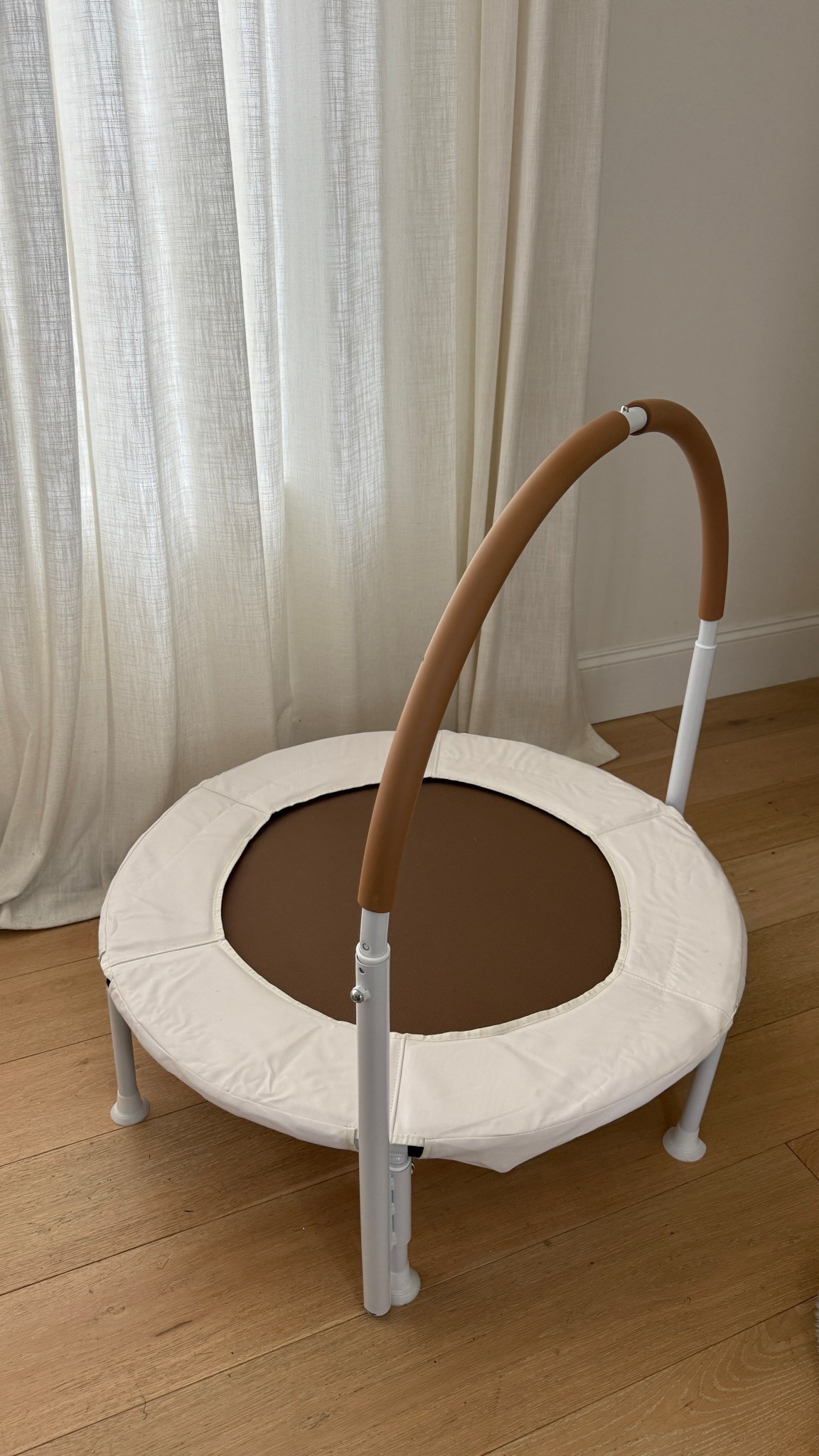 Gather trampoline dupe but with a 200lb weight limit & suction cups on the legs!