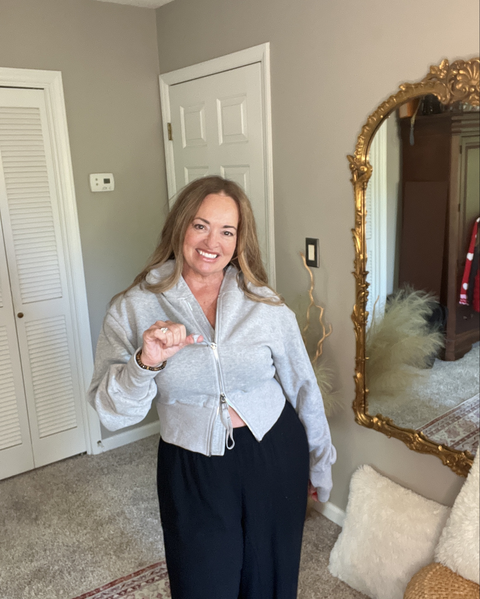 Cropped hoodie with double zipper for Spring.

#LTKgrwm #LTKmorningroutine #LTKmomlife