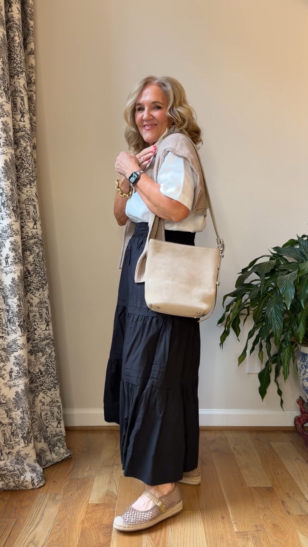 @quince linen top medium 
Poplin tiered skirt a classic in black size medium 
I love a sweater over my shoulders either cashmere or cotton. I’ll link both.

#LTKOver40 #LTKPetite #LTKootd