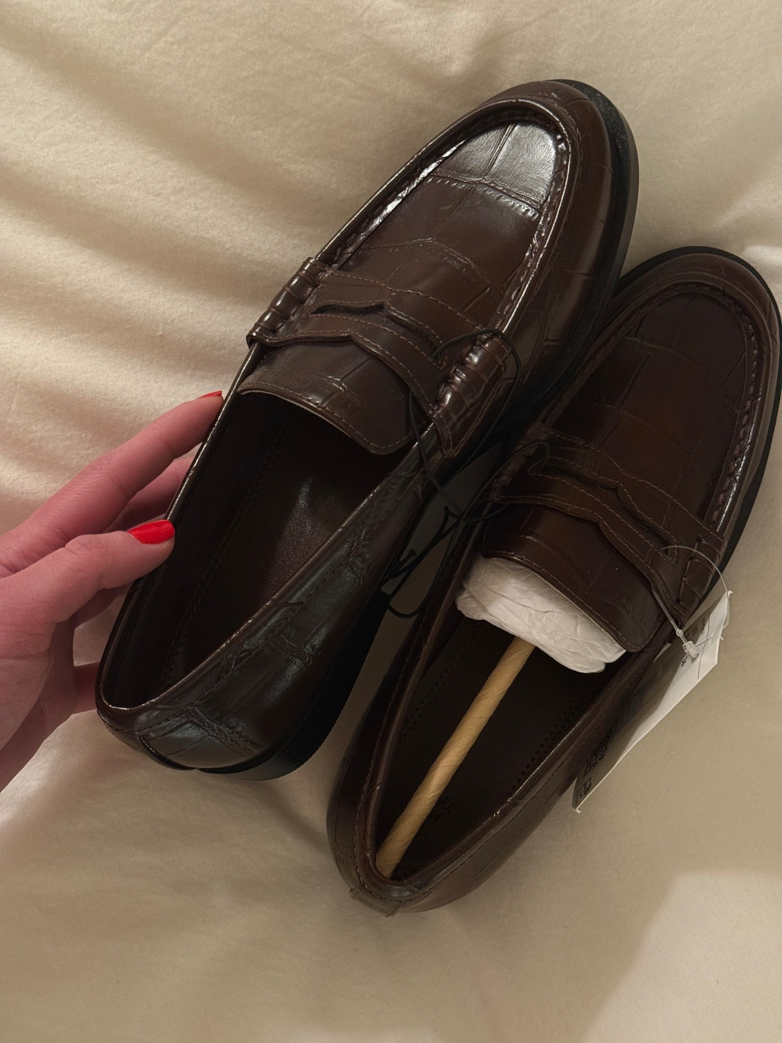 I haven’t worn these yet so can’t speak to breaking in/confined level just yet but fresh out the box I’m IMPRESSED. These chocolate faux croc loafers are divineeee; grab some for this season and even spring! 

True to size

#LTKValentine #LTKWorkwear #LTKmomlife