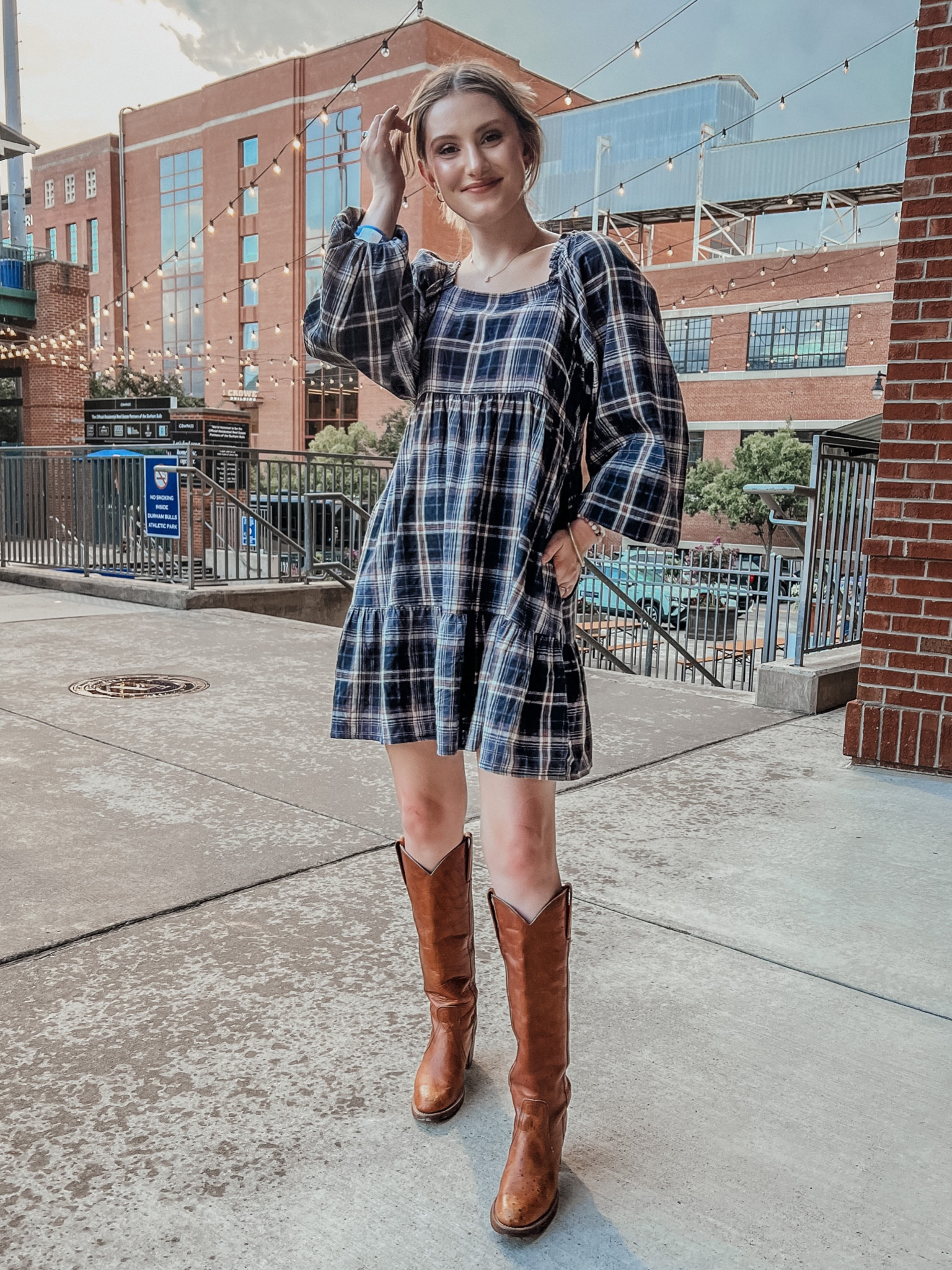 New Target dress + vintage Frye boots 🍂
This cute balloon sleeve plaid dress paired with some cowgirl boots is the perfect fall outfit!
I found these Frye boots at a vintage shop but linked some of Fryes current boots that look similar!


#LTKshoecrush #LTKSeasonal #LTKstyletip